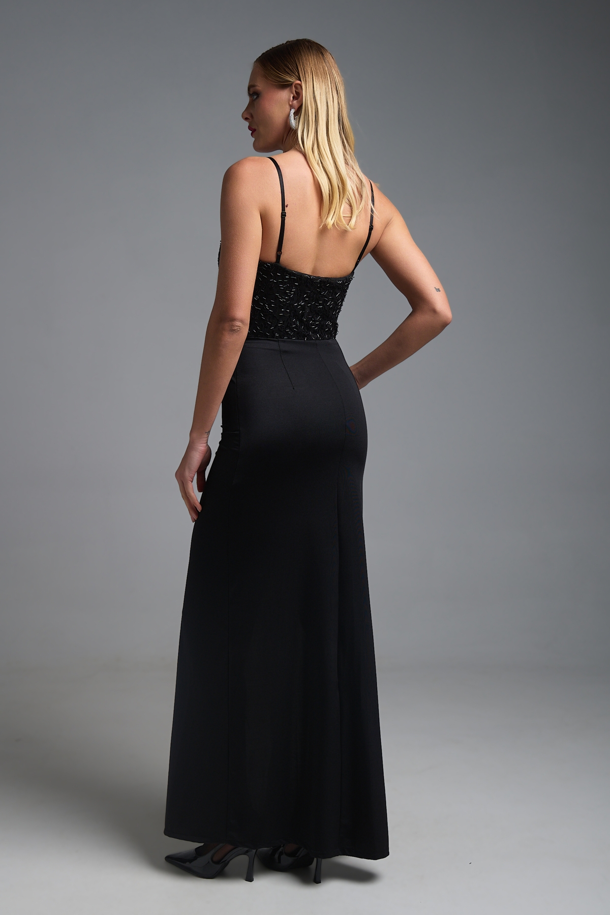 Φόρεμα Μάξι Στράπλες Βολάν Με Χάντρες