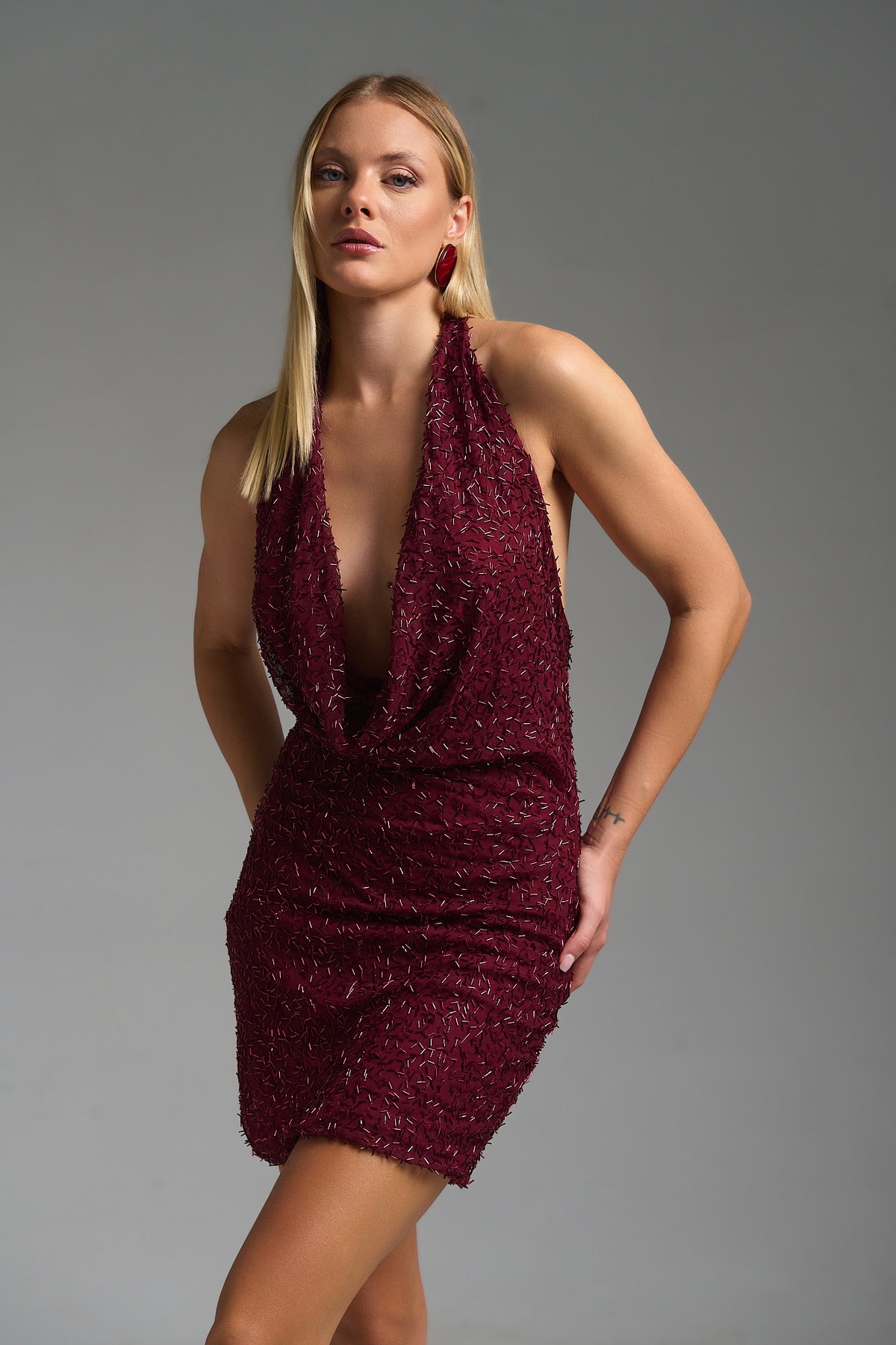 Φόρεμα Μίνι Δετό Λαιμό Με Χάντρα