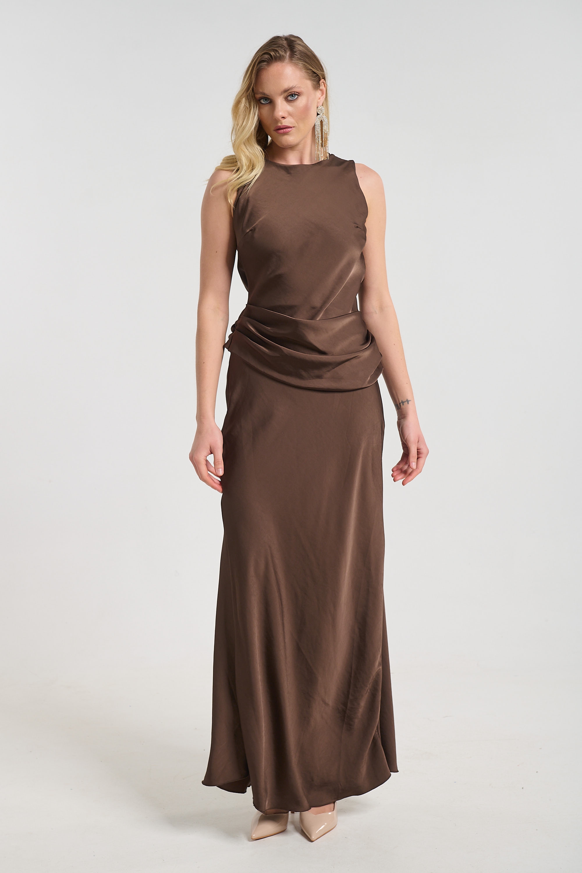 Φόρεμα Αμάνικο Με Έξω την Πλάτη