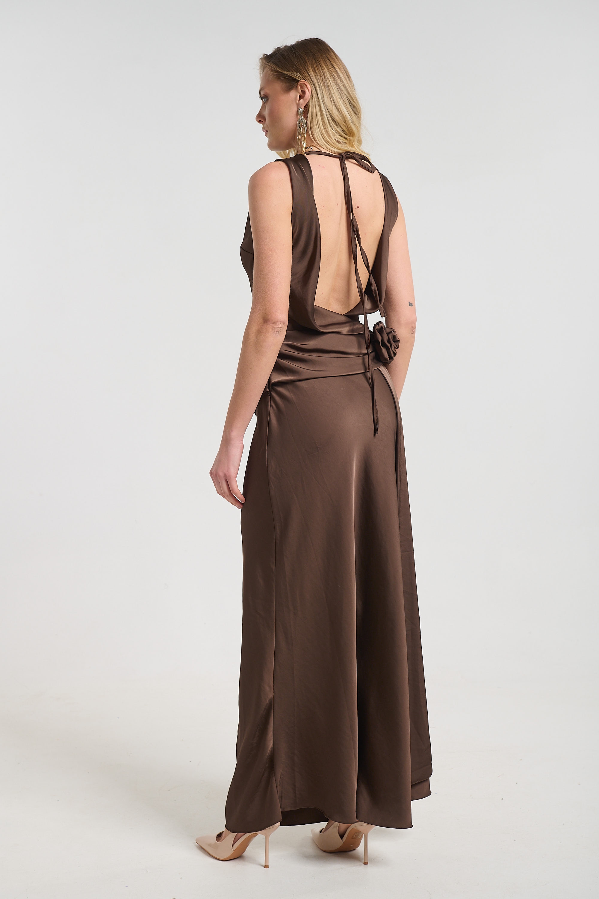 Φόρεμα Αμάνικο Με Έξω την Πλάτη