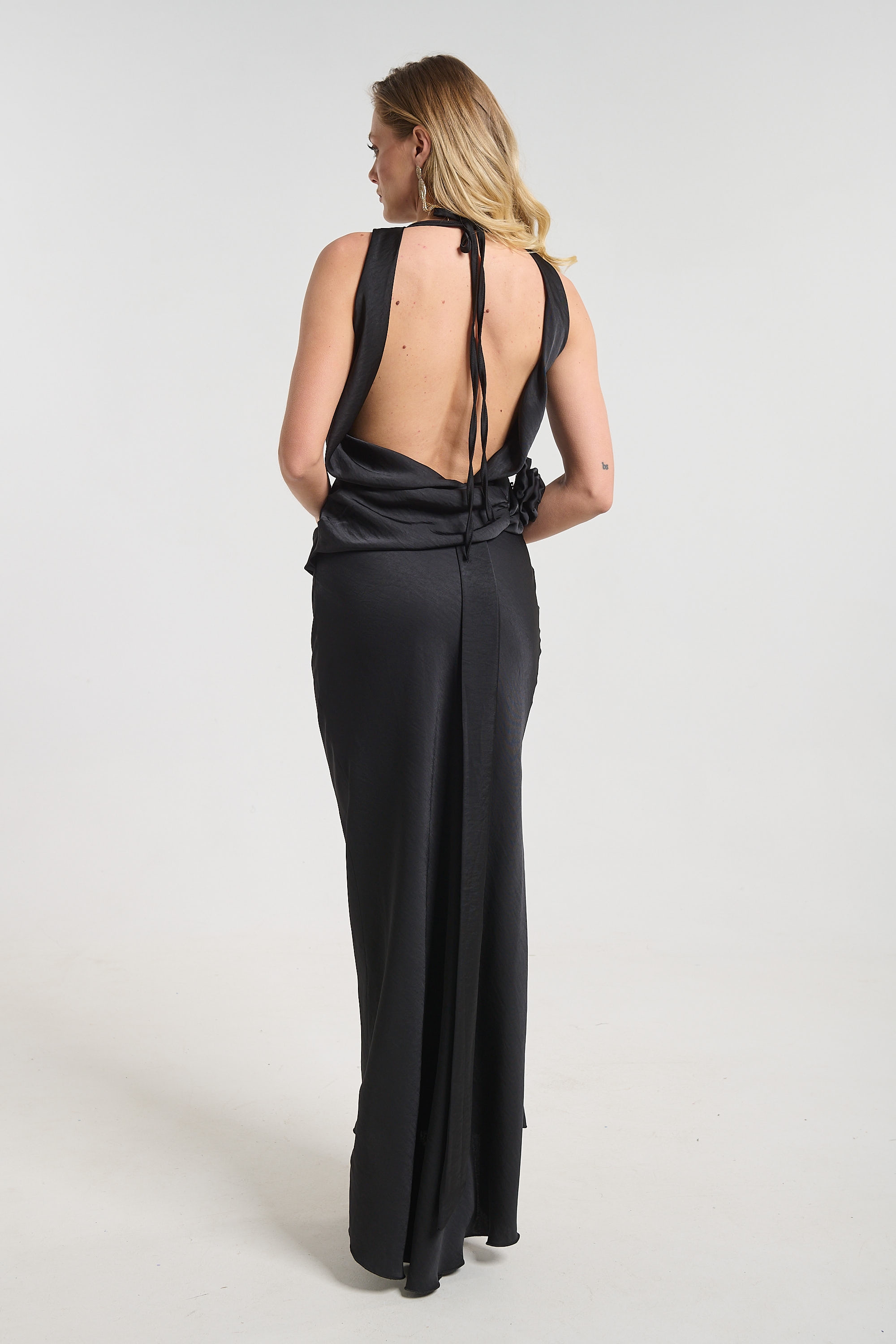 Φόρεμα Αμάνικο Με Έξω την Πλάτη