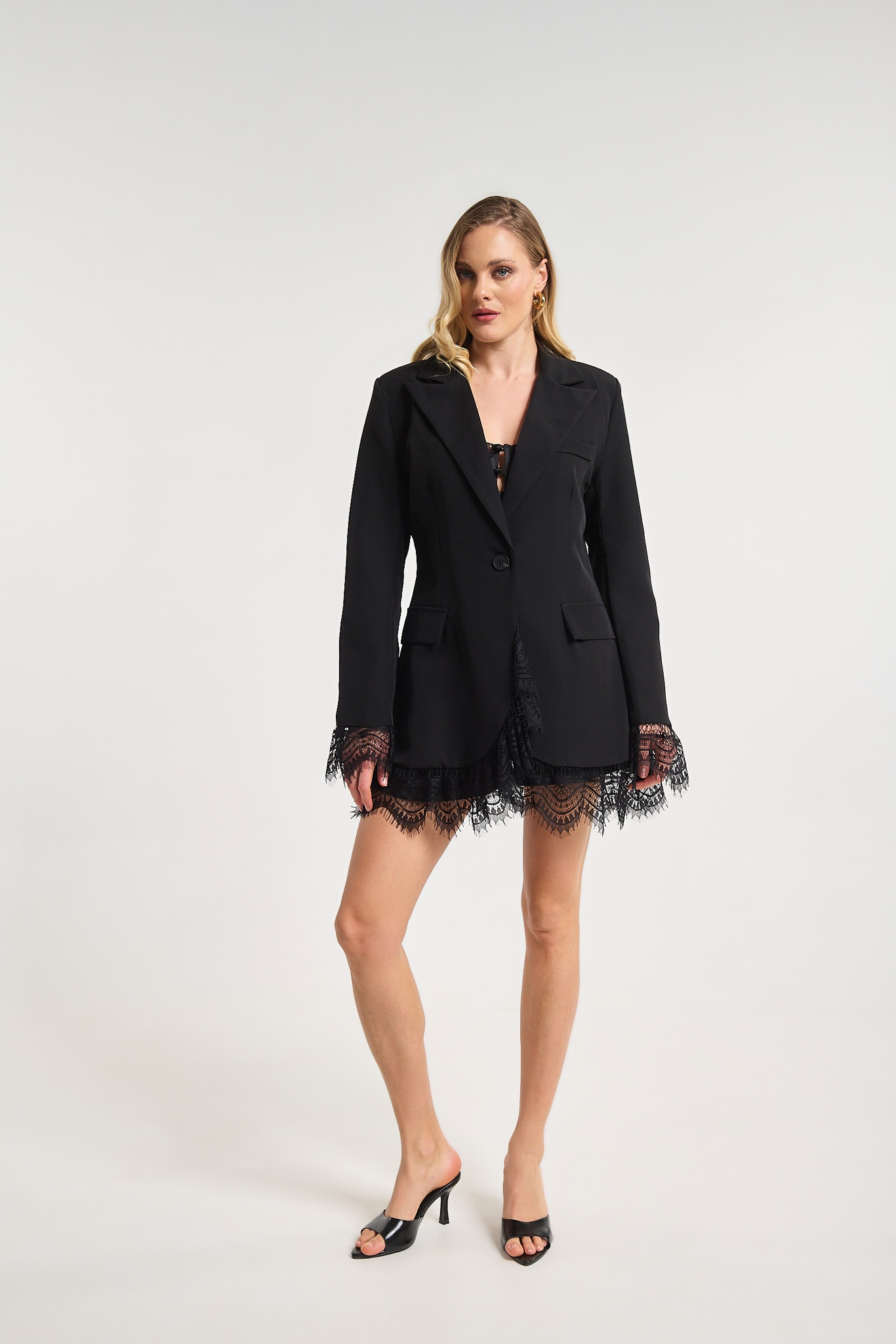 Σακάκι με Δαντελένια Φάσα σε Μανίκια και Τελείωμα