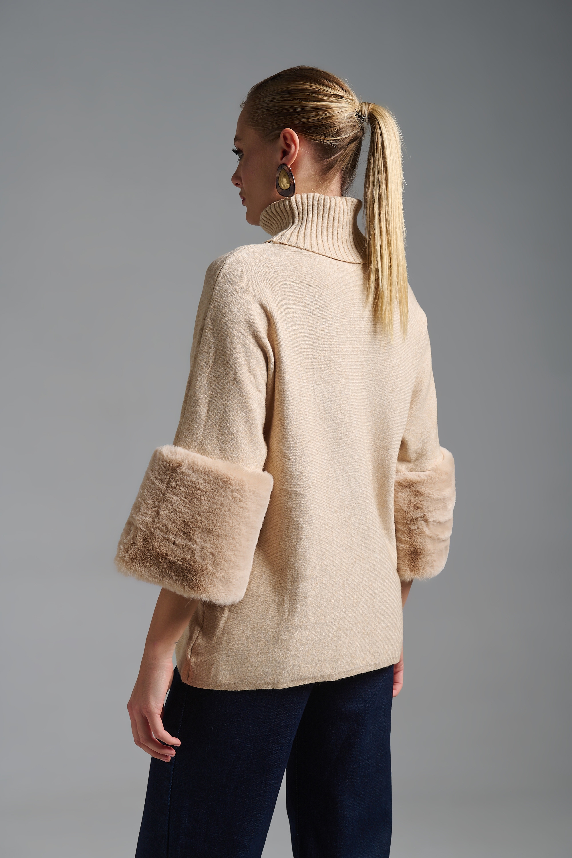 Πλεκτό Ζιβάγκο Με Γούνα Μανίκι