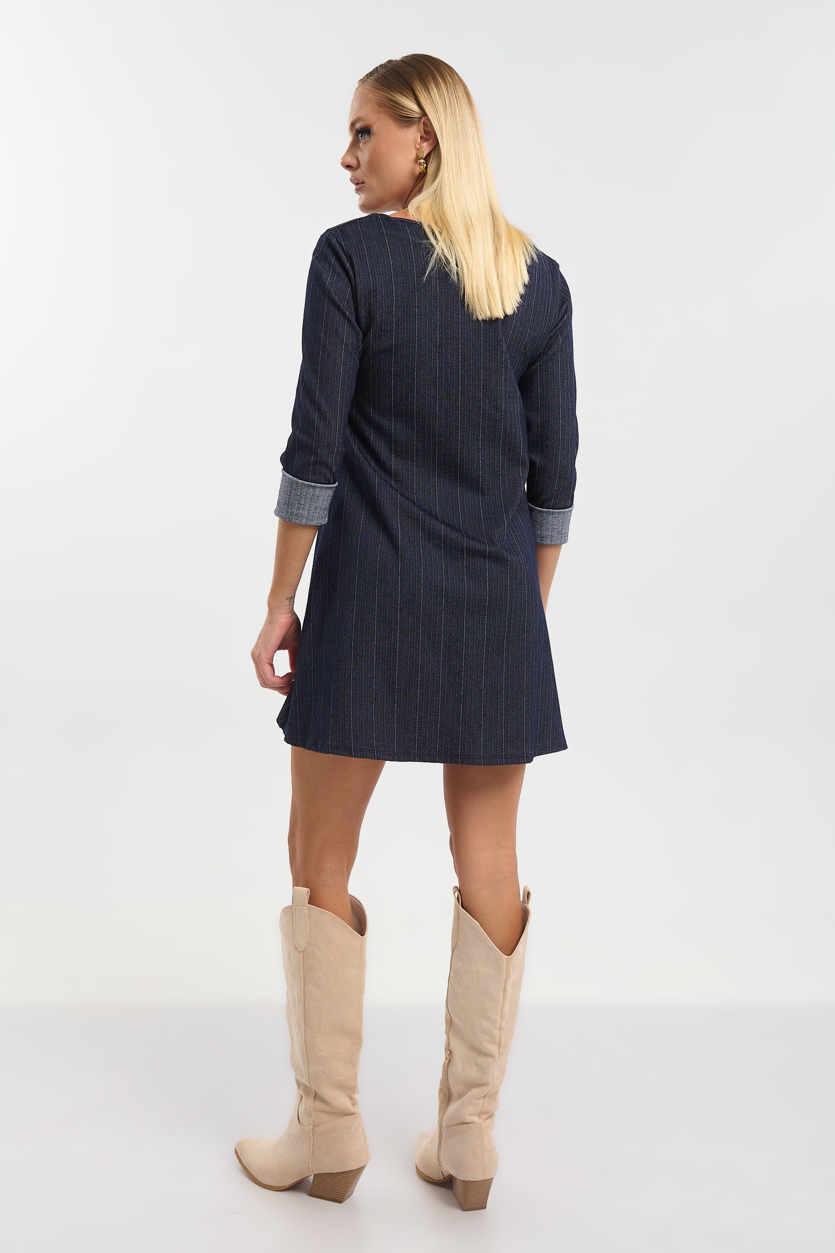 Κοντό Φόρεμα σε Α-Γραμμή με Διακριτική Ρίγα