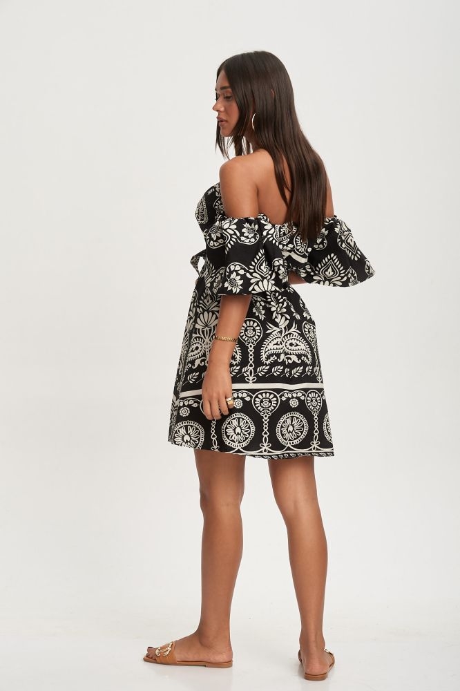 Φόρεμα Κοντό Με Έξτρα Μανίκια