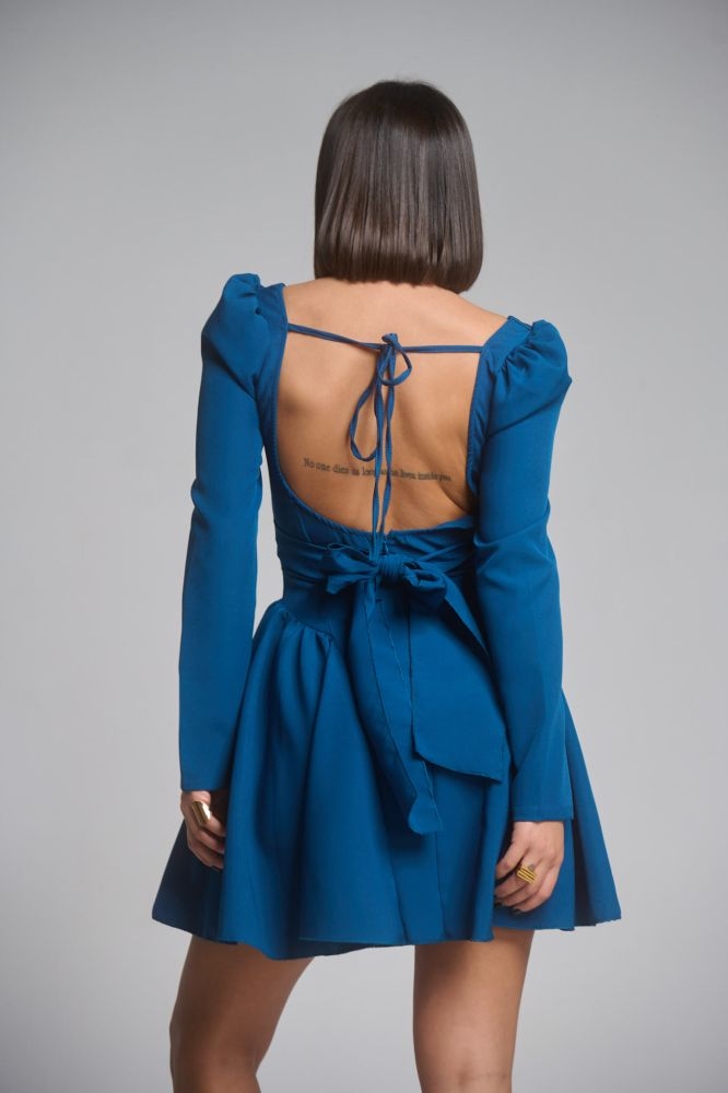 Φόρεμα Με Φιογκο Στην Πλάτη