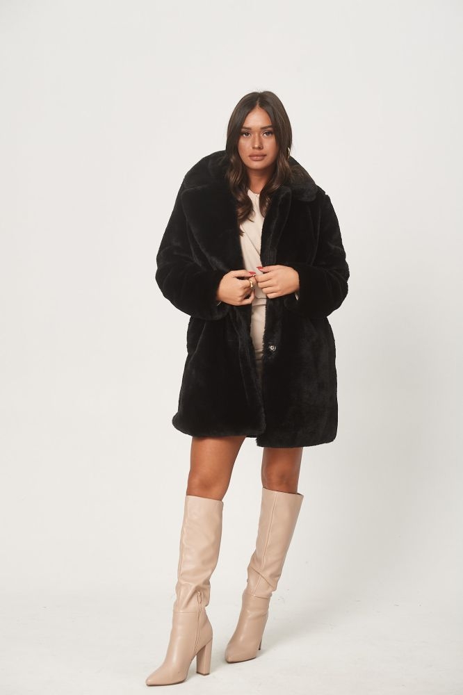 Γούνα Με Μεγάλο Γιακά