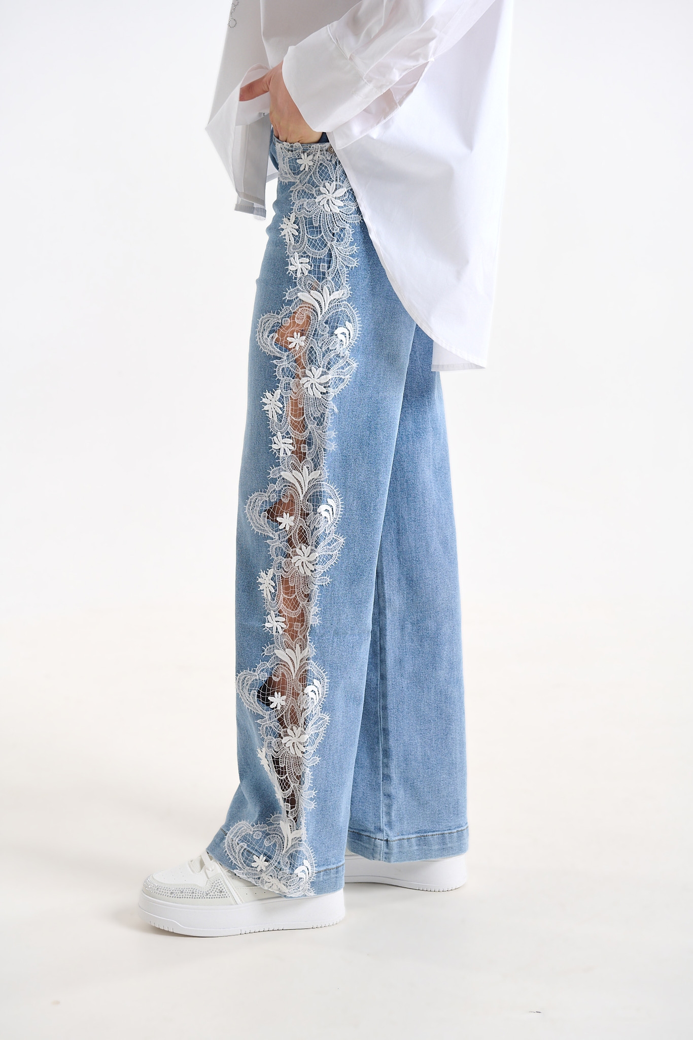 Τζιν Καμπάνα Με Δανδέλα Στο Πλάι