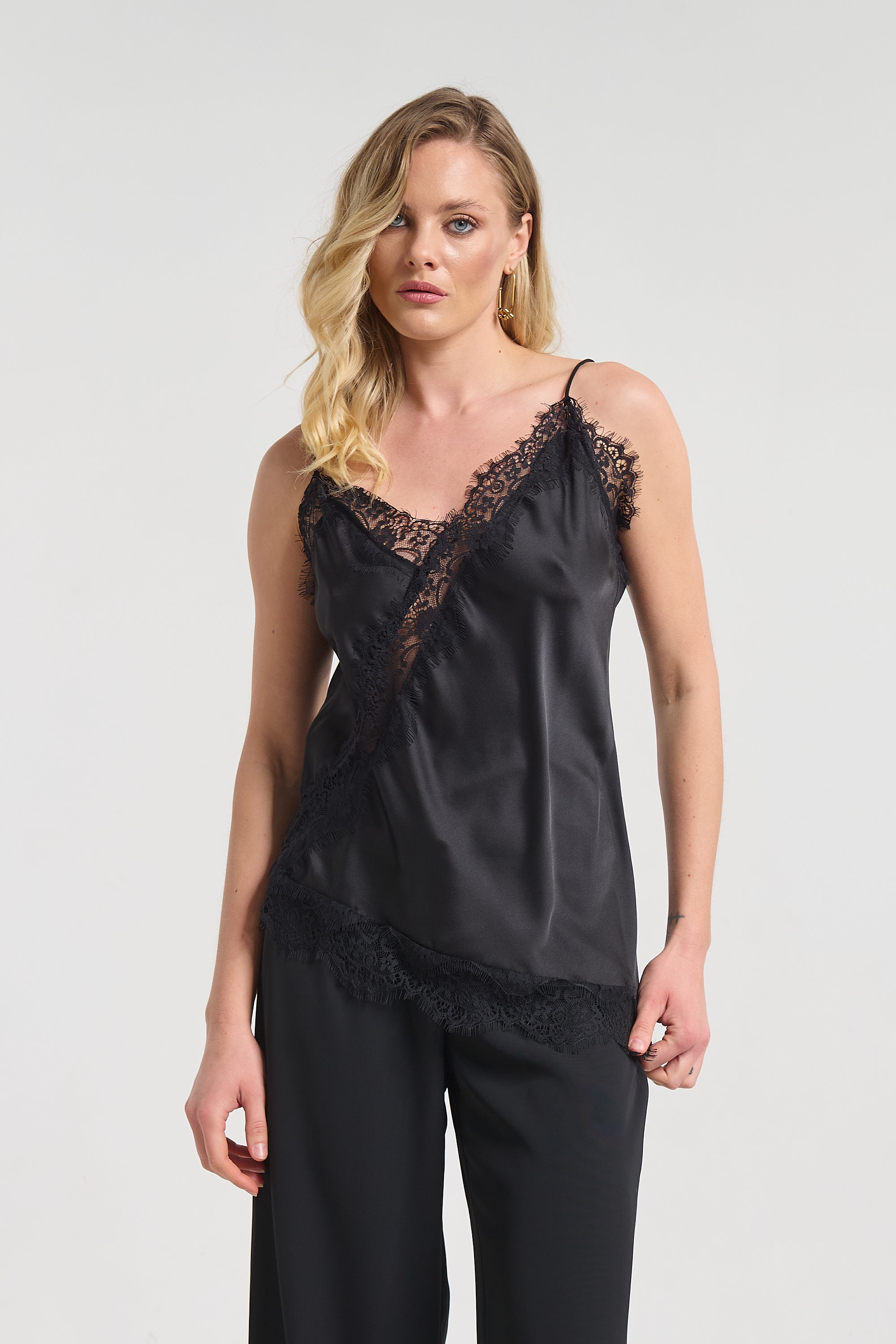 Φανελάκι Με Λεπτομέρεια Δαντέλα