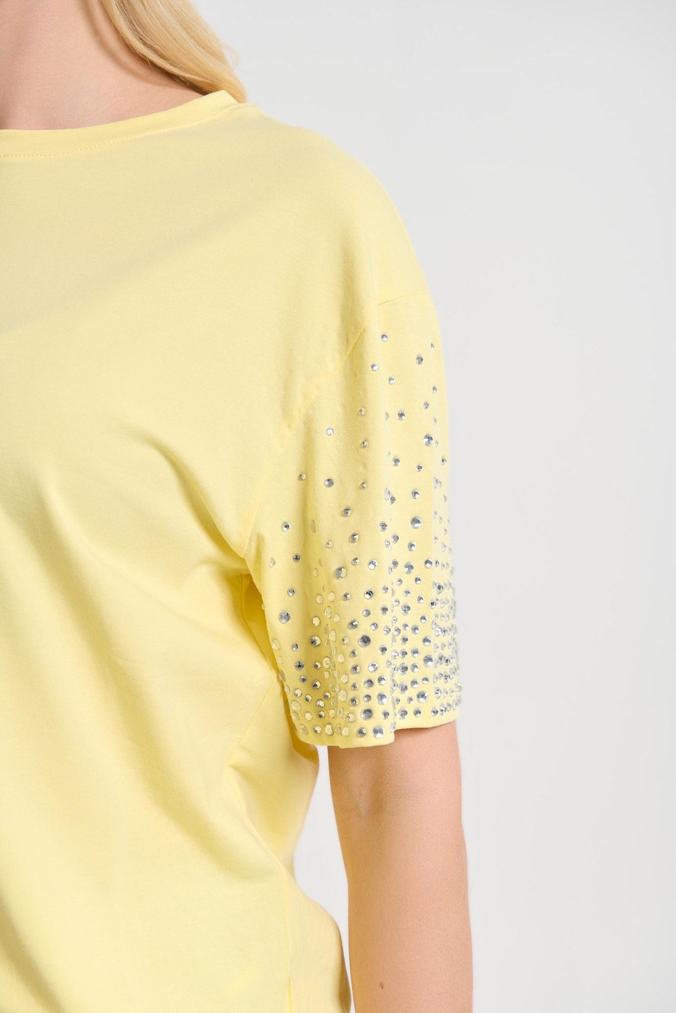 T-shirt Με Στρας Στο Μανίκι