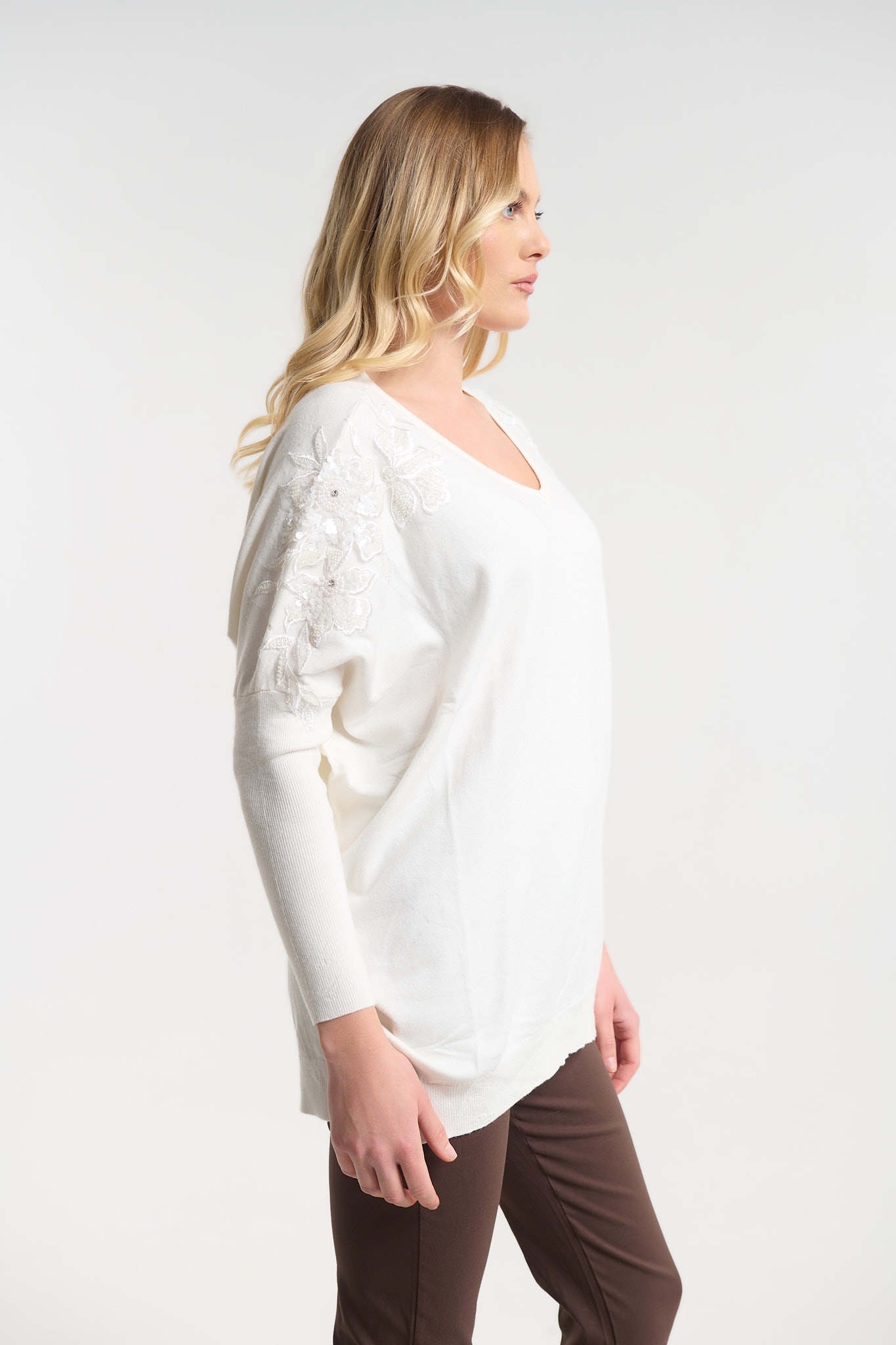 Μπλούζα Oversized με Κεντημένα Λουλούδια στον Ώμο