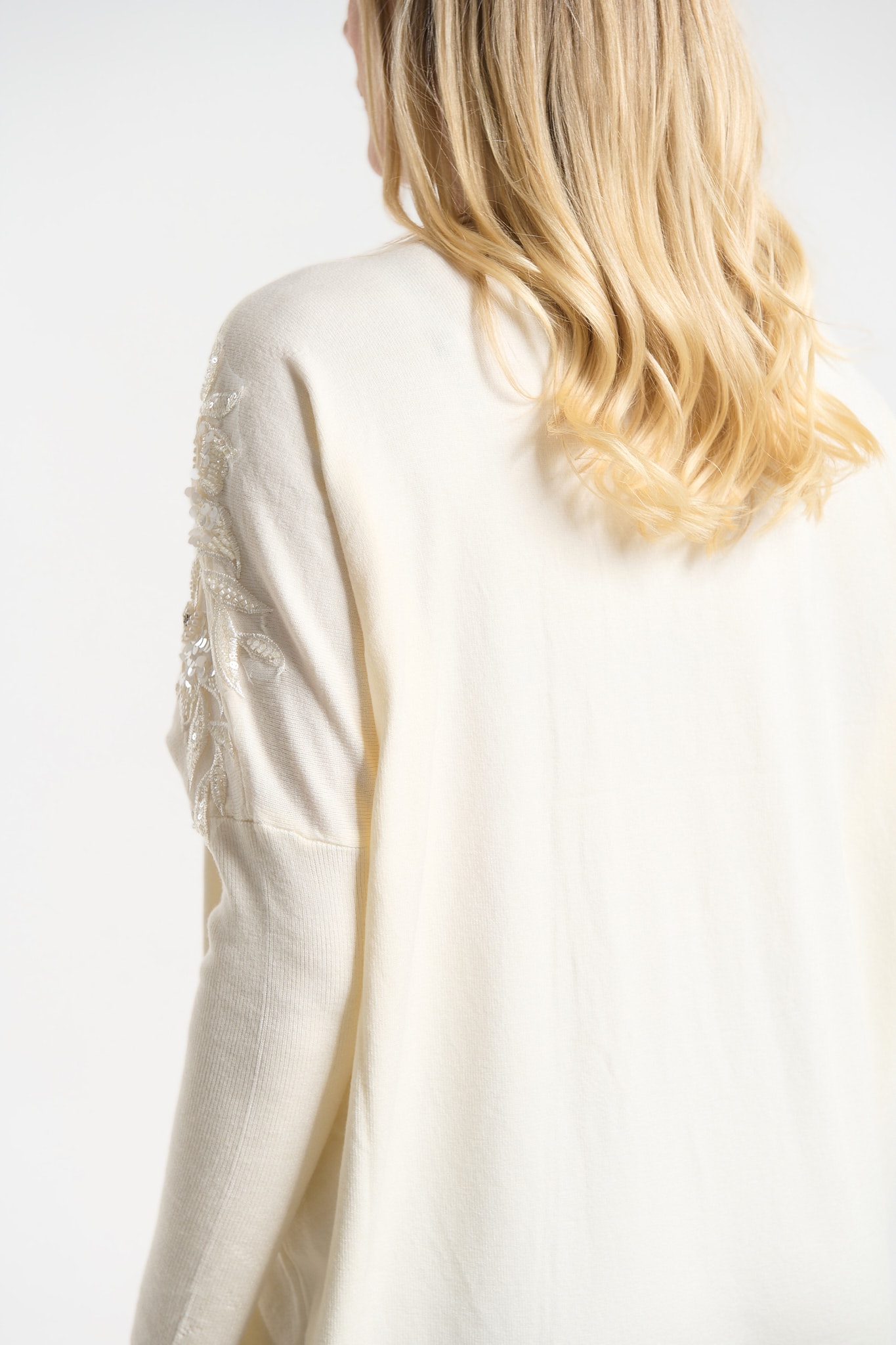 Μπλούζα Oversized με Κεντημένα Λουλούδια στον Ώμο