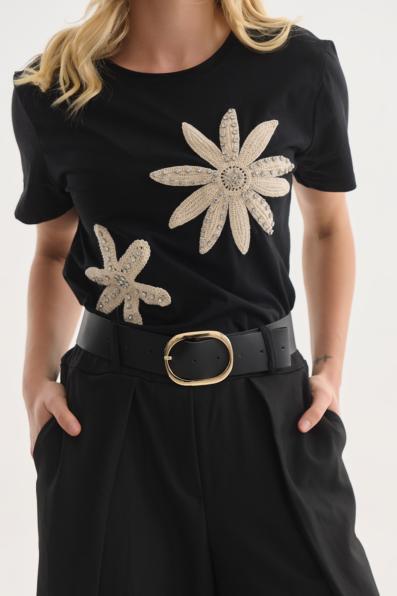 T-shirt με Κεντημένα Λουλούδια