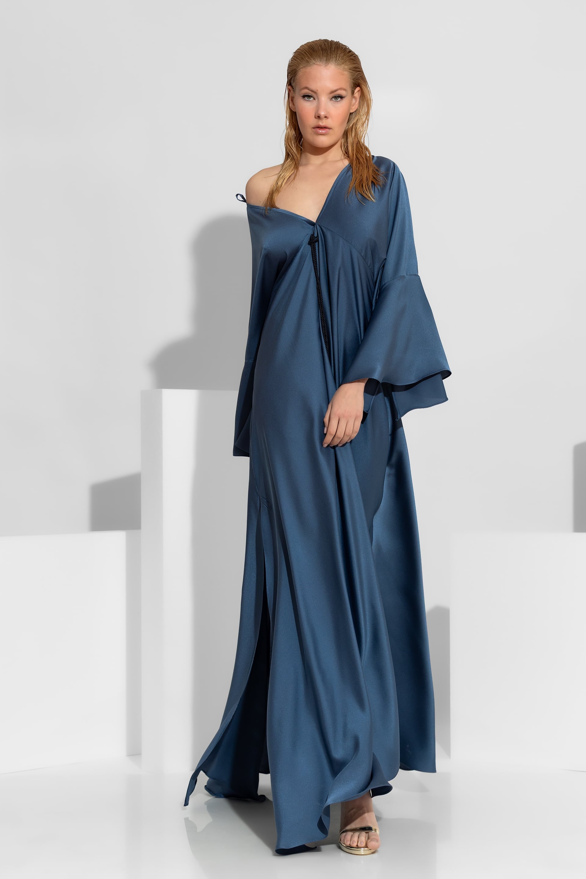 C-THROU Φόρεμα Μαξι Σατέν Νυχτερίδα Μανίκι