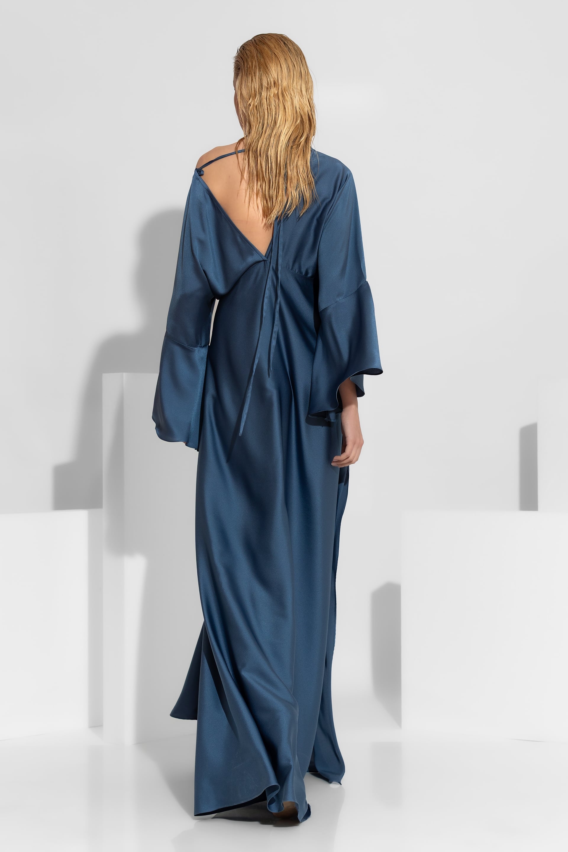 C-THROU Φόρεμα Μαξι Σατέν Νυχτερίδα Μανίκι