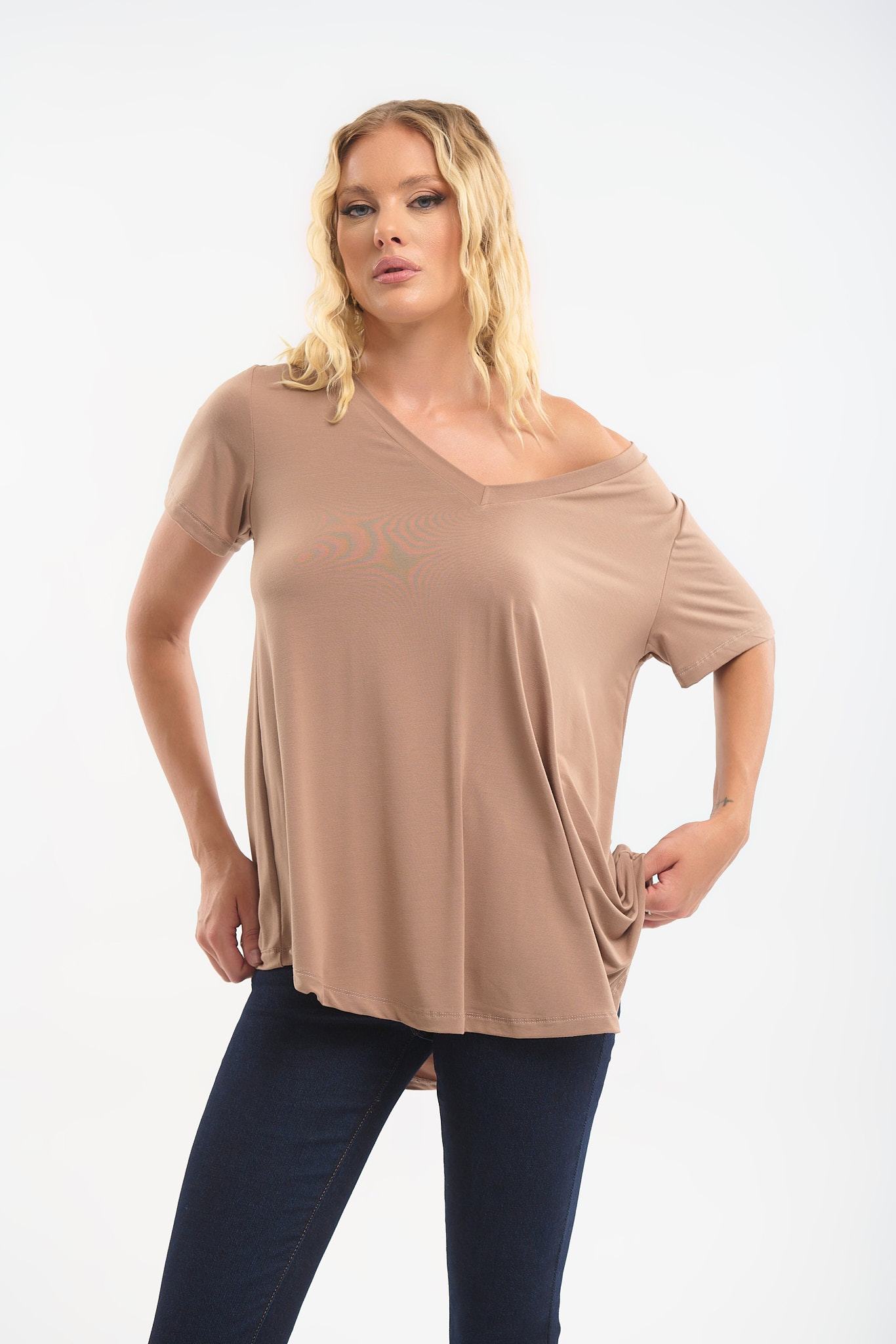 Kelly’s T-shirt με V Λαιμόκοψη σε Άνετη Γραμμή