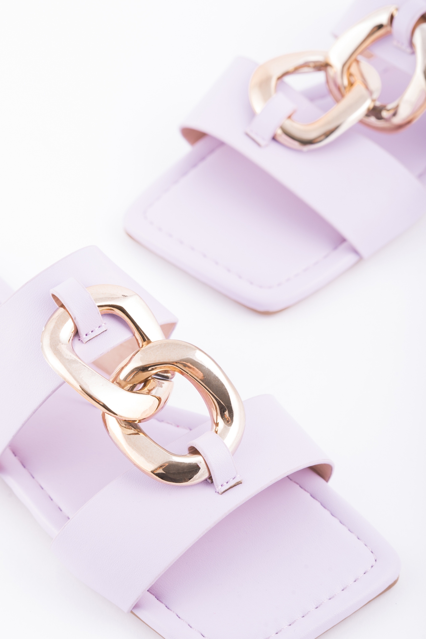 Παντόφλα Με Δύο Λουριά & Αλυσίδα