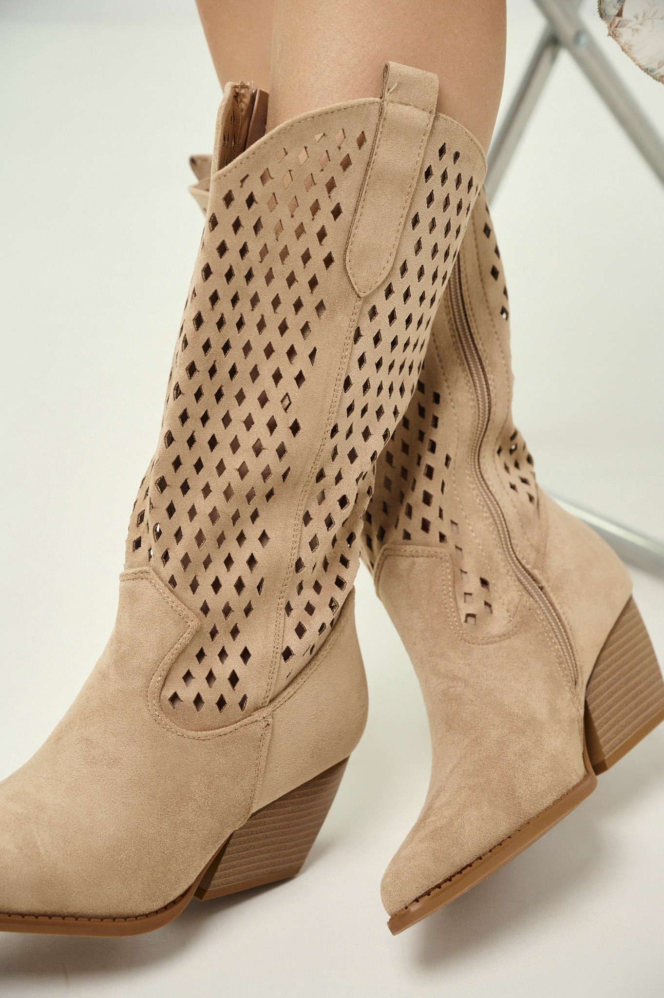 Μπότα Cow Με Τρυπητό Σχέδιο