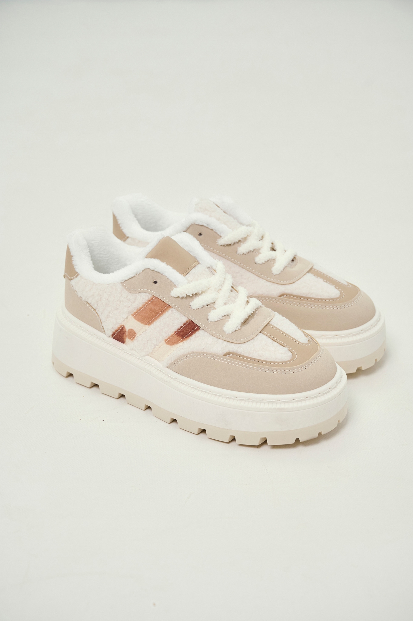 Παπούτσι Με Γούνινες Λεπτομέρειες