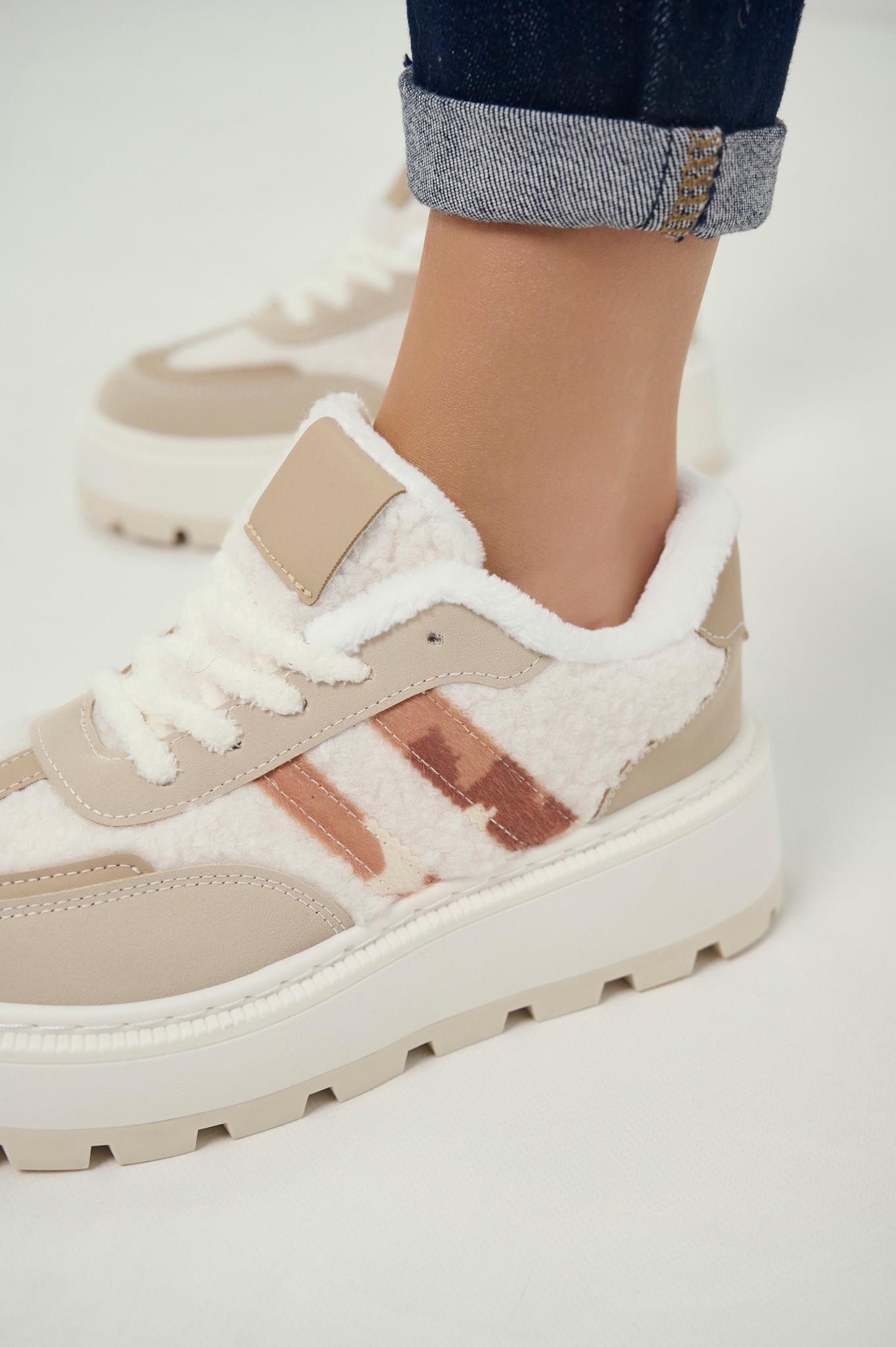 Παπούτσι Με Γούνινες Λεπτομέρειες