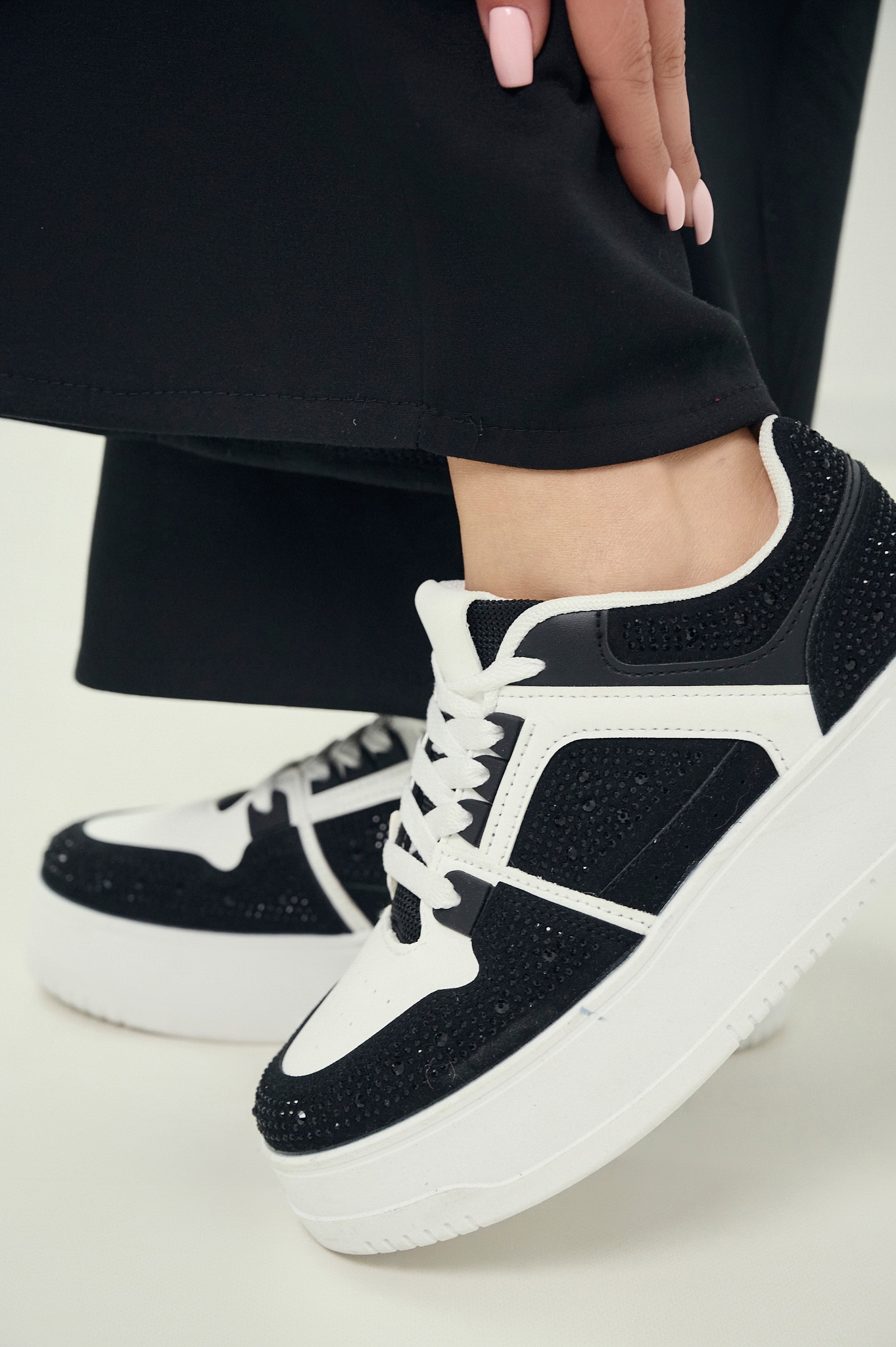 Platform Sneakers – Διακριτικές Strass Λεπτομέρειε