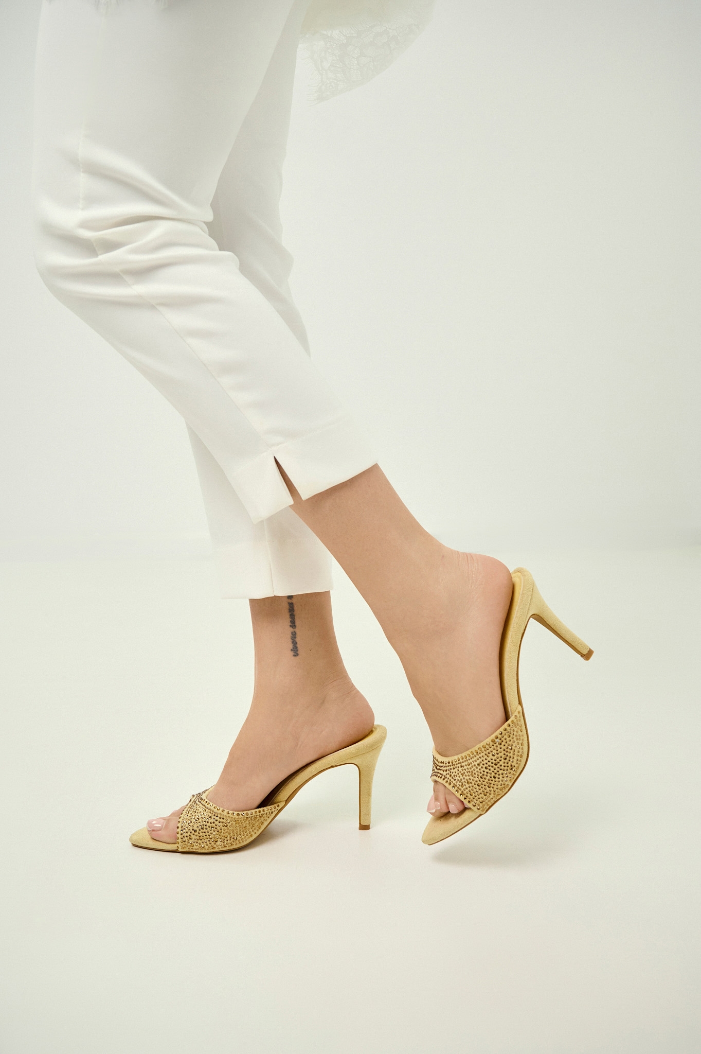 Mule Με Στρας & Λεπτό Τακούνι