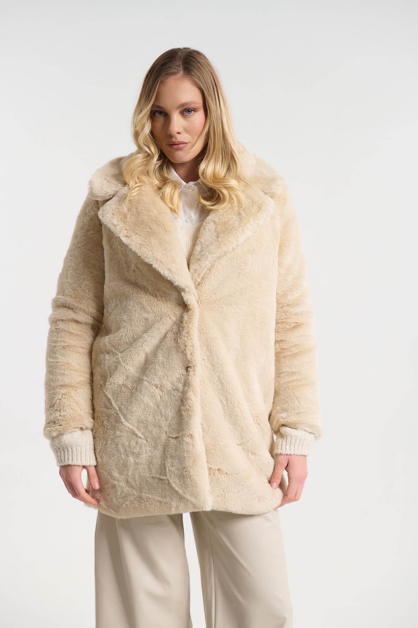 Γούνα Μακρυά με Μεγάλο Γιακά