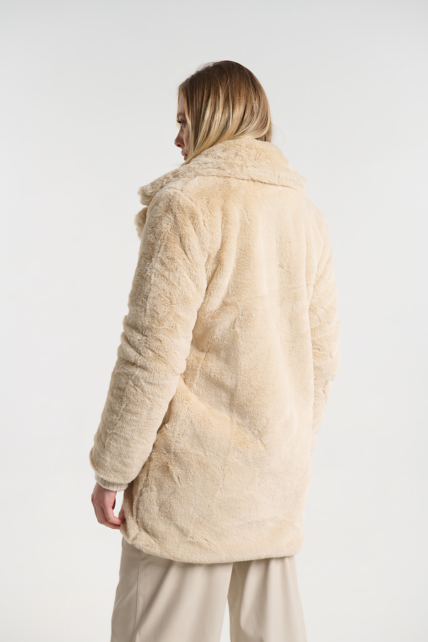 Γούνα Μακρυά με Μεγάλο Γιακά