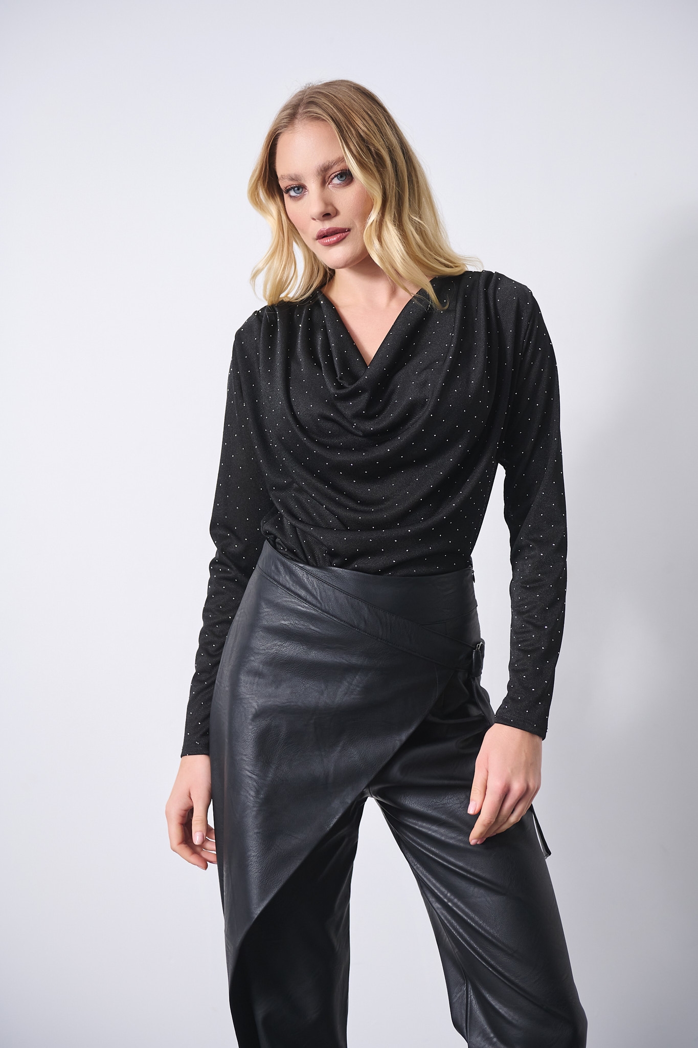 Μπλούζα Μακρυμάνικη Ντραπέ Πικέ Με Στρας