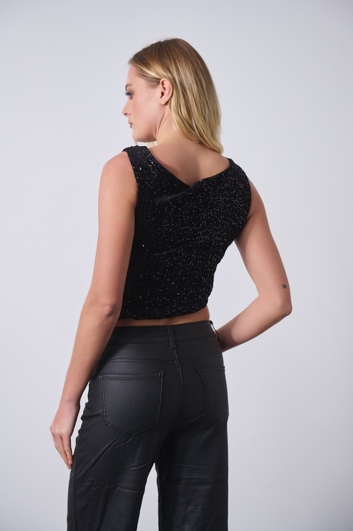 Τοπ Αμάνικο Ντραπέ Βελούδο Με Πούλιες