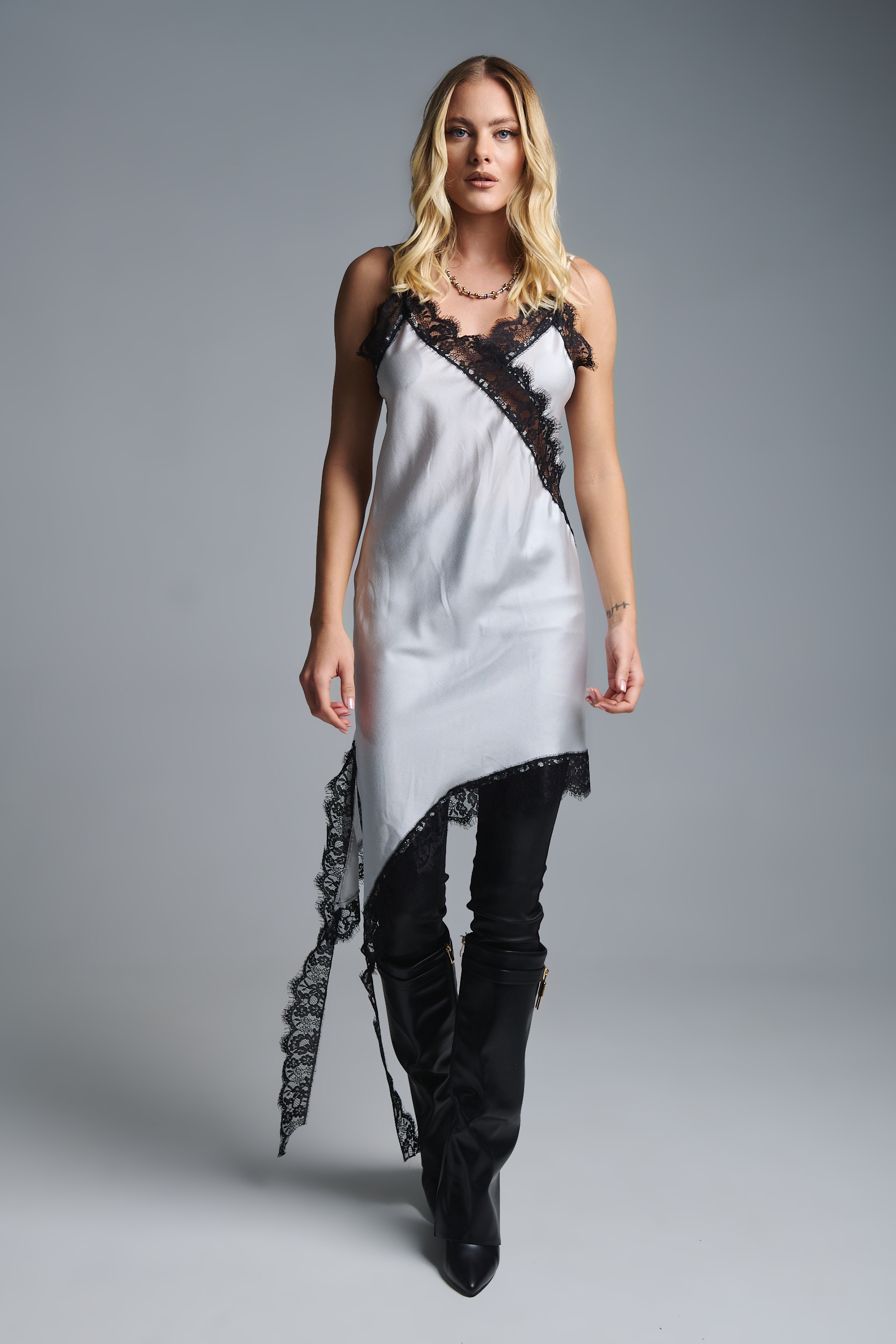 Μίνι Σατέν Φόρεμα με Δαντέλα