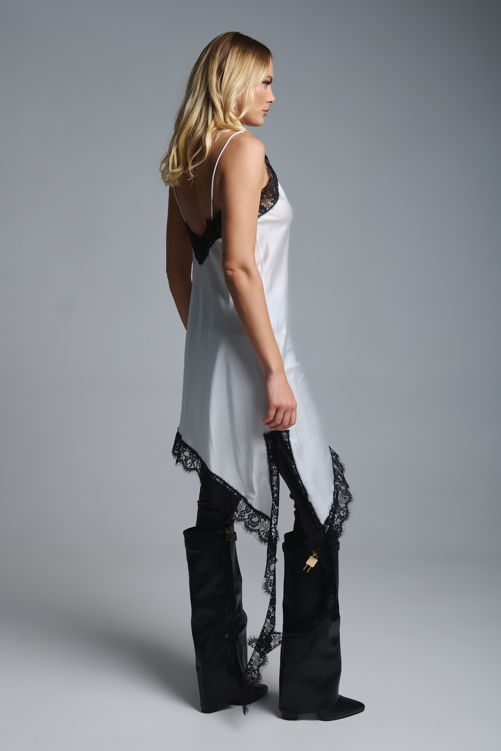 Μίνι Σατέν Φόρεμα με Δαντέλα