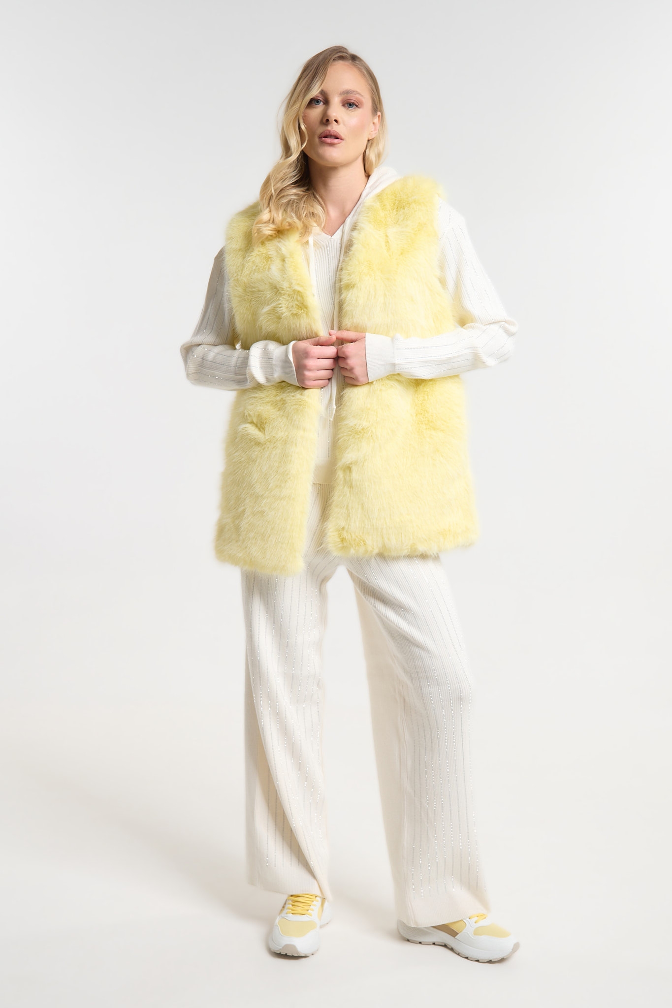 Γουνάκι Αμάνικο με Ανάποδη Τρίχα