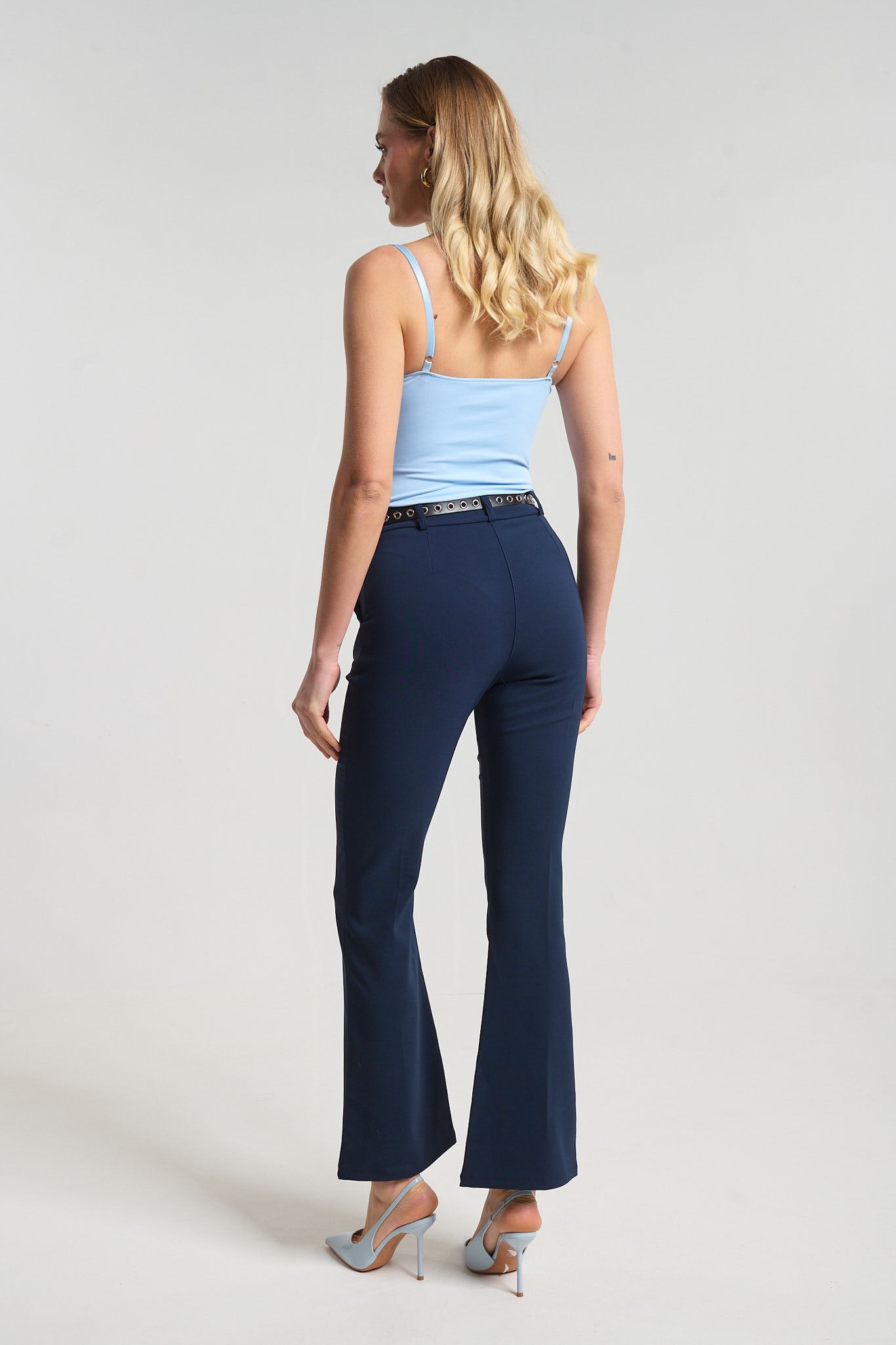 Κορμάκι Τιράντα Με Δαντέλα Πάνω