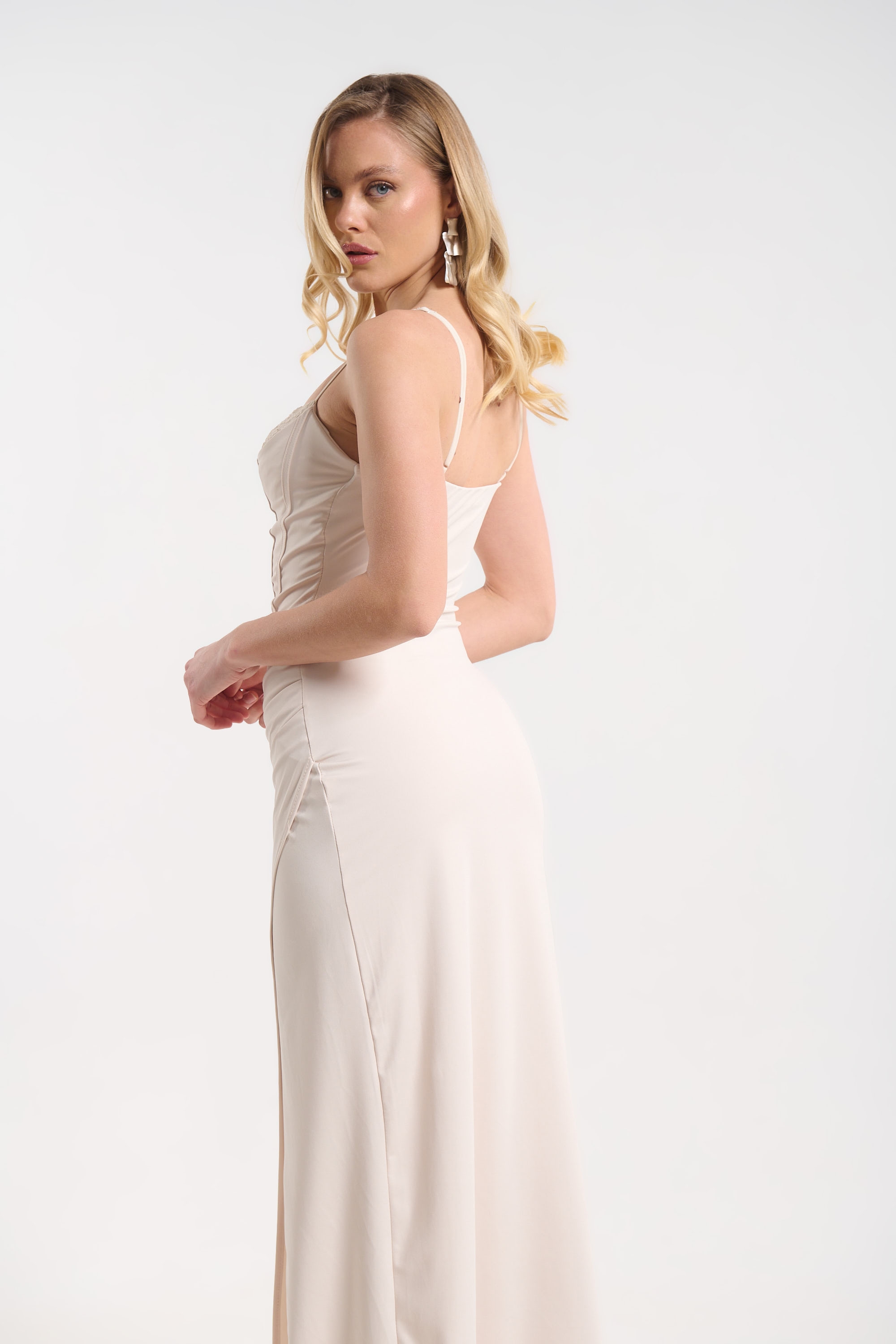 Φόρεμα Μακρύ Με Δανδέλα Στο Μπούστο