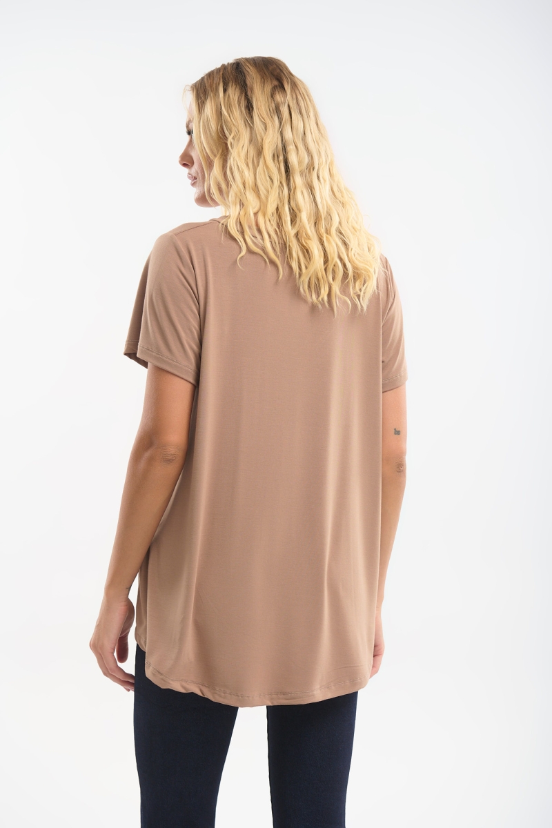 Kelly’s T-shirt με V Λαιμόκοψη σε Άνετη Γραμμή