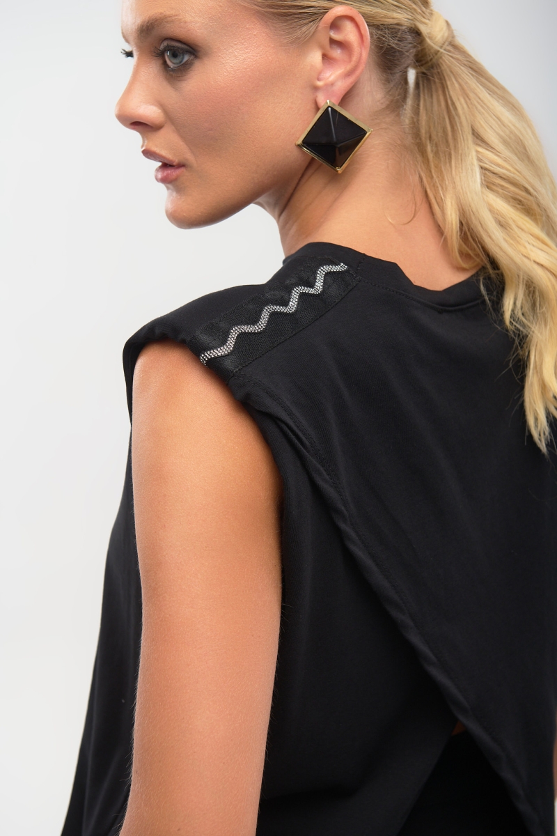 Kelly’s Padded Shoulder T-Shirt with Sparkling Strass