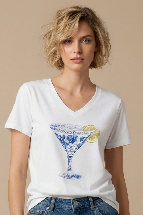 DE JAVU Women’s Martini Glass Graphic V-Neck T-Shirt