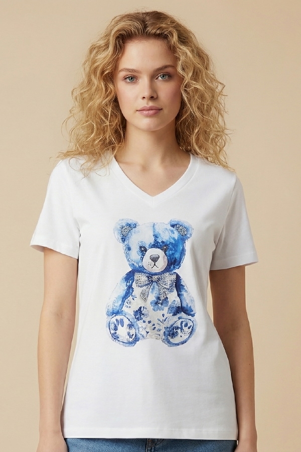 DE JAVU Women’s Teddy Bear Graphic V-Neck T-Shirt