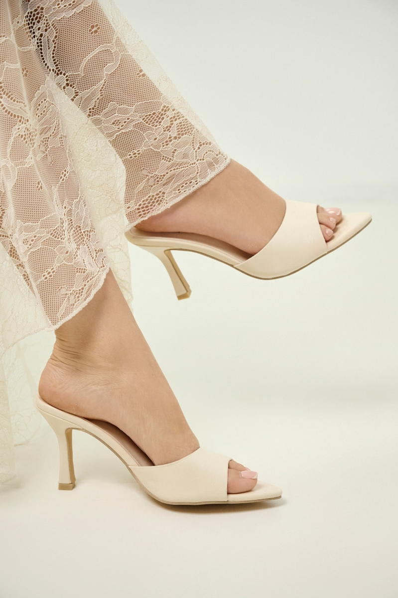 Mule Μονόχρωμο Με Λεπτό Τακούνι