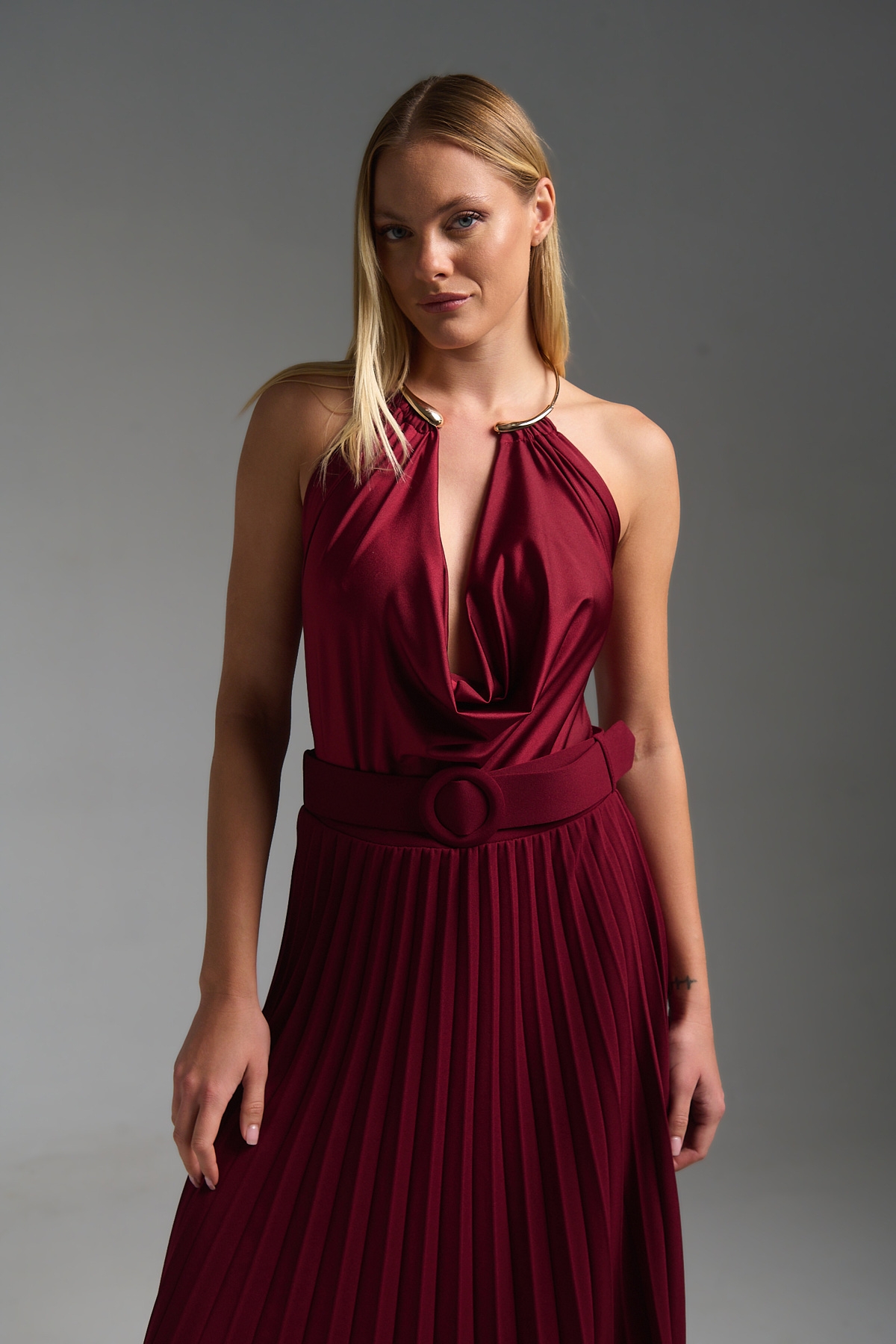 Κορμάκι Με Χρυσό Κολιέ