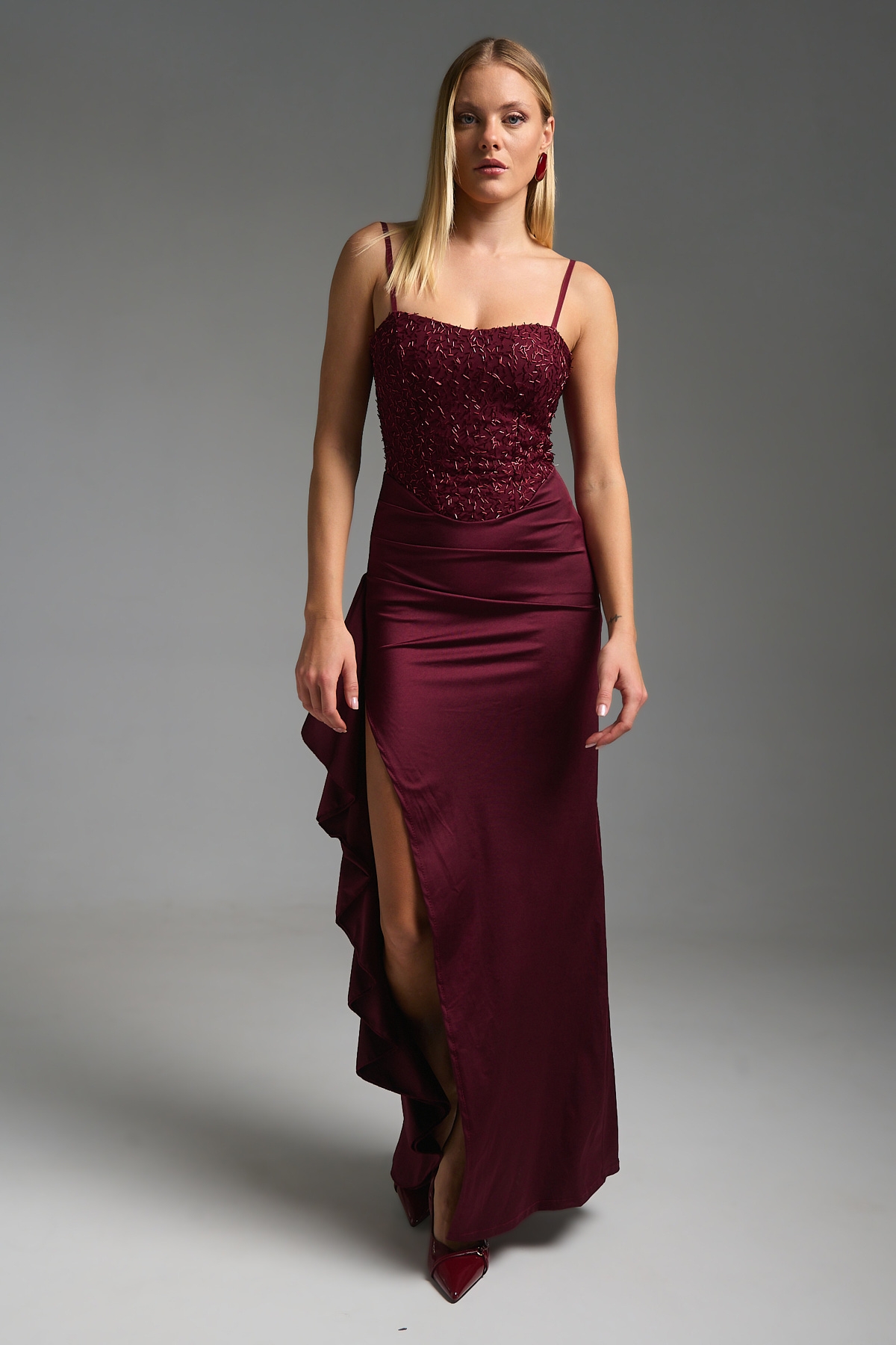 Φόρεμα Μάξι Στράπλες Βολάν Με Χάντρες