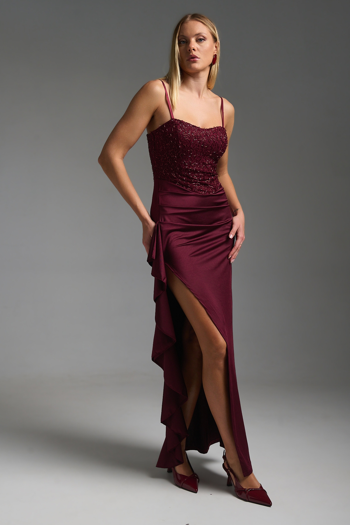 Φόρεμα Μάξι Στράπλες Βολάν Με Χάντρες