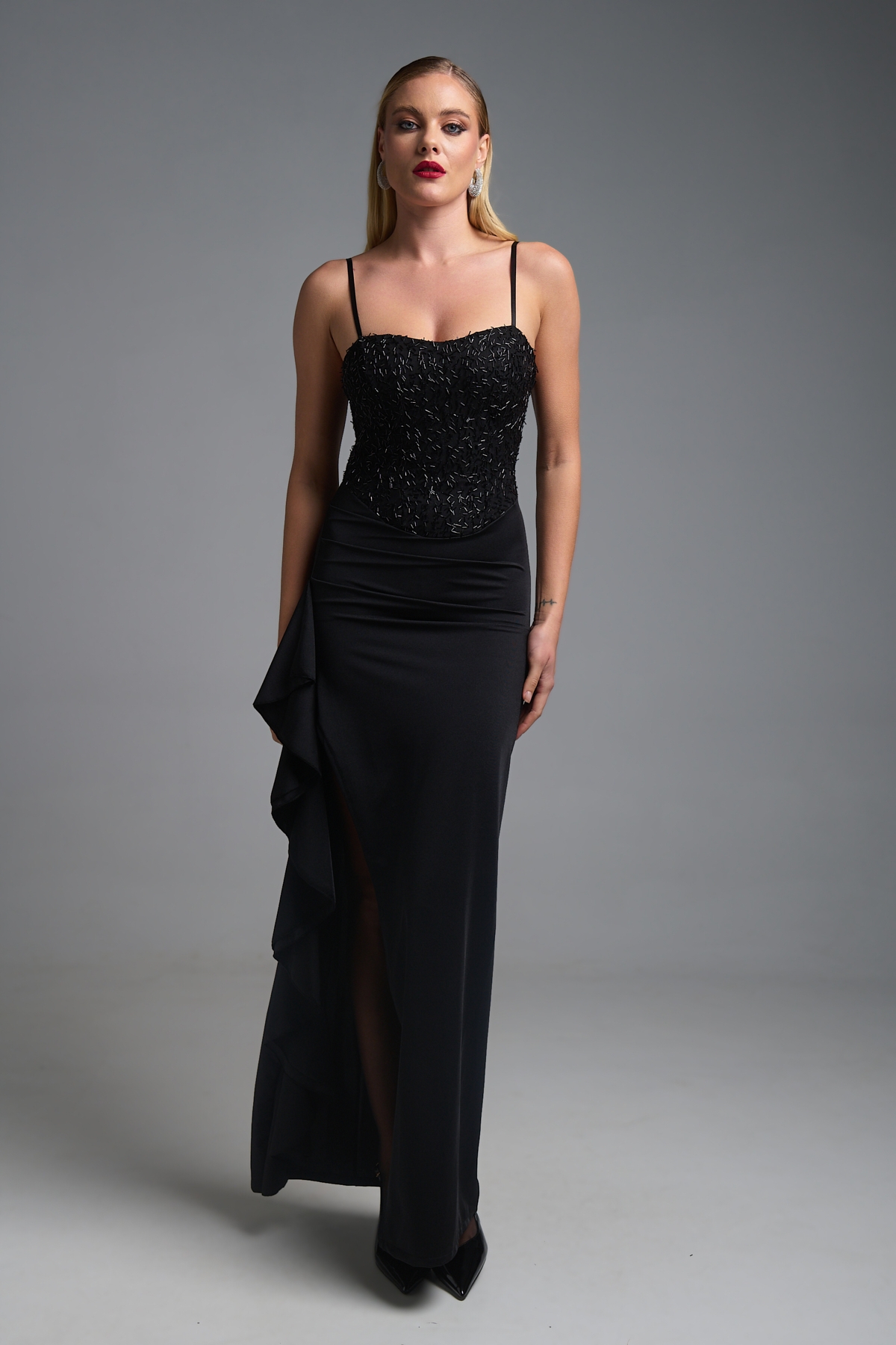 Φόρεμα Μάξι Στράπλες Βολάν Με Χάντρες