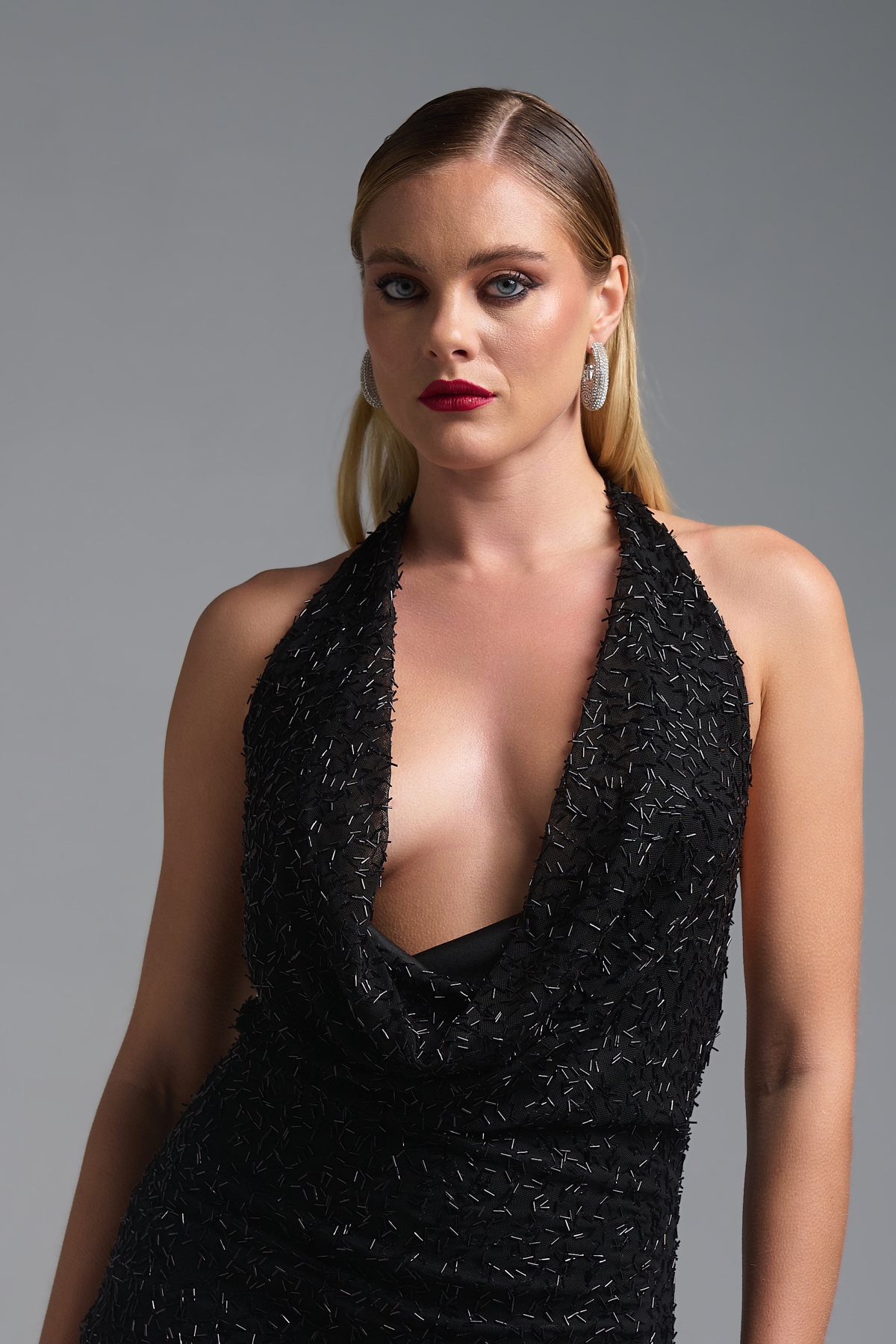 Φόρεμα Μίνι Δετό Λαιμό Με Χάντρα