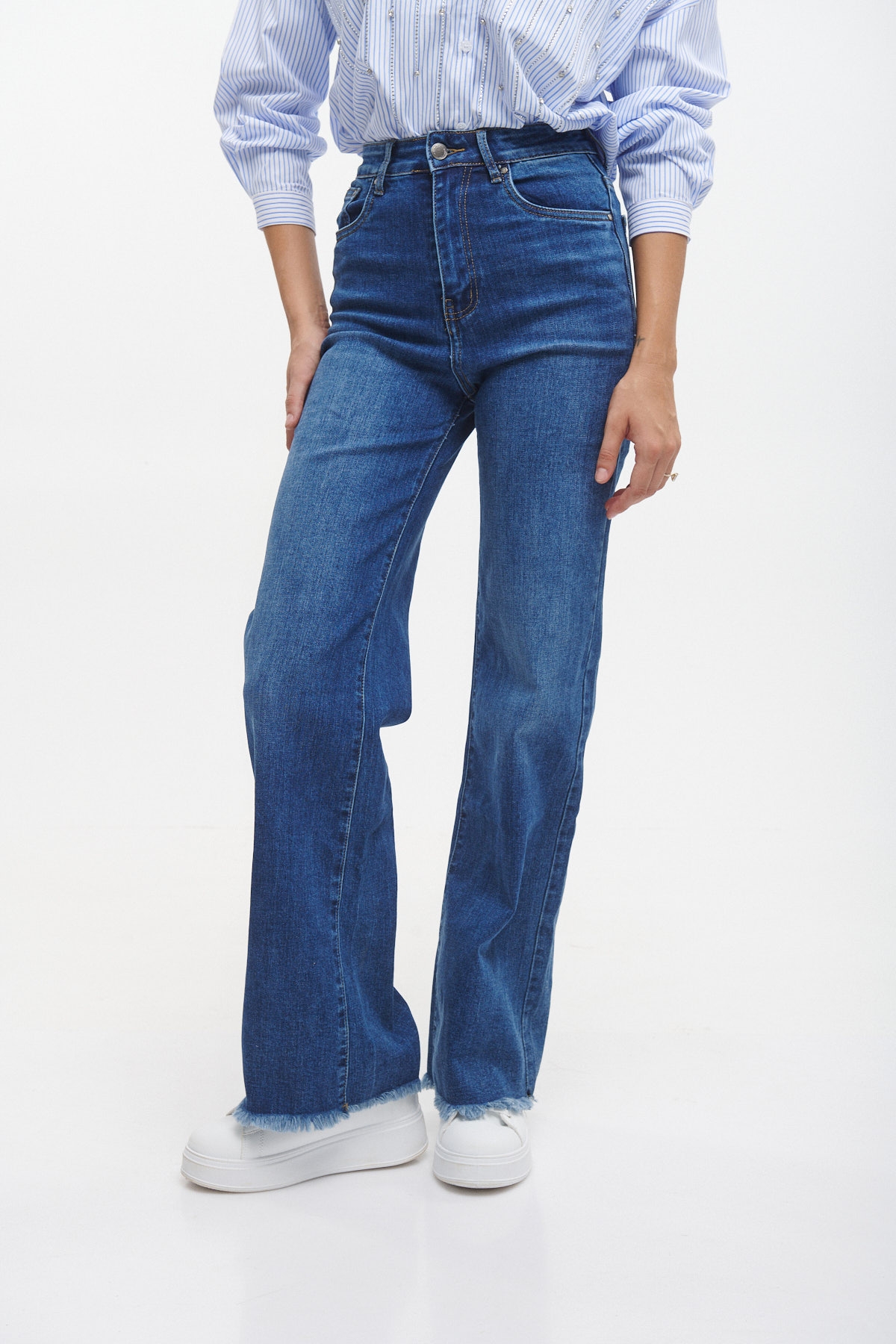 Frayed End Dark Bell-Bottomed Jeans