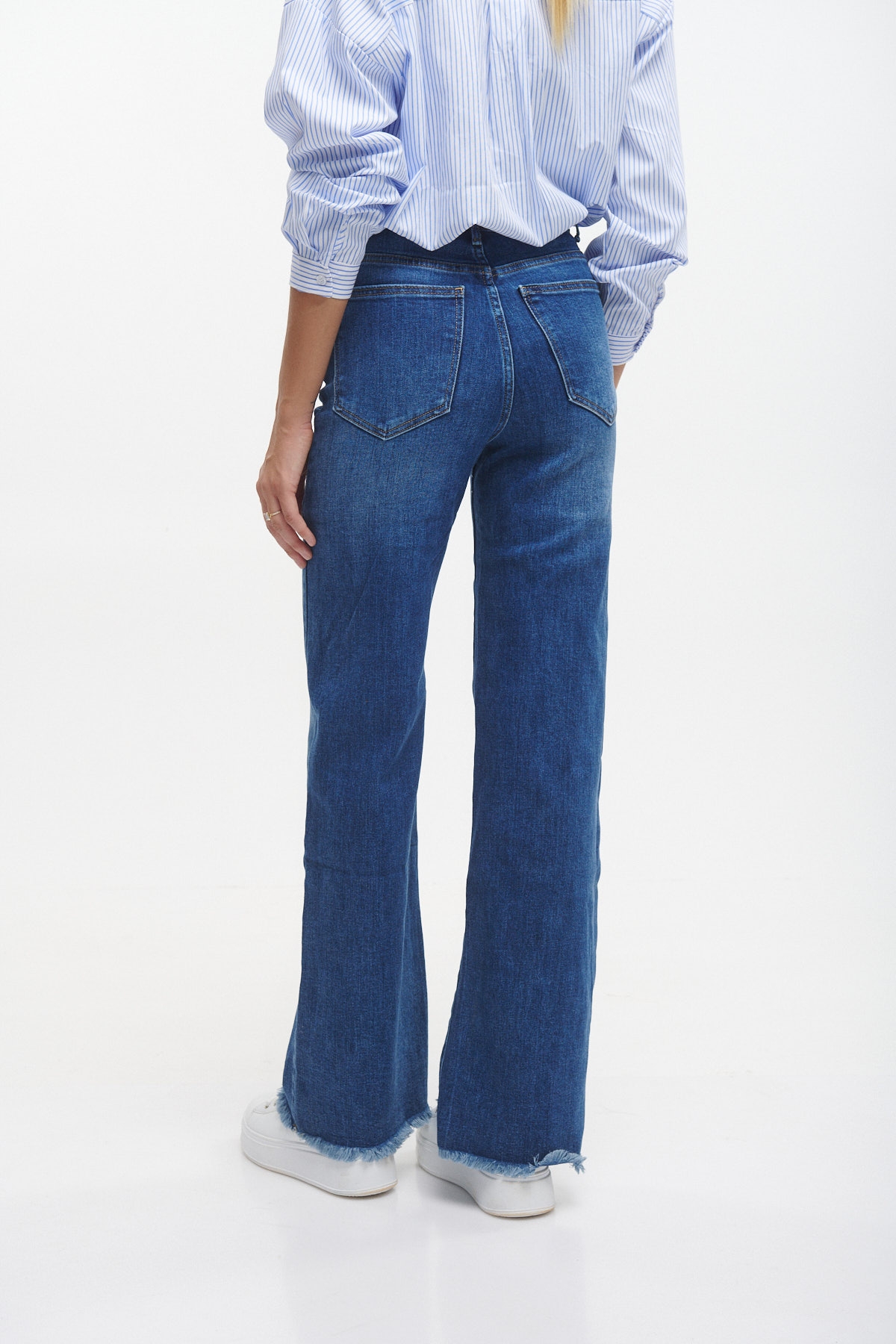 Frayed End Dark Bell-Bottomed Jeans