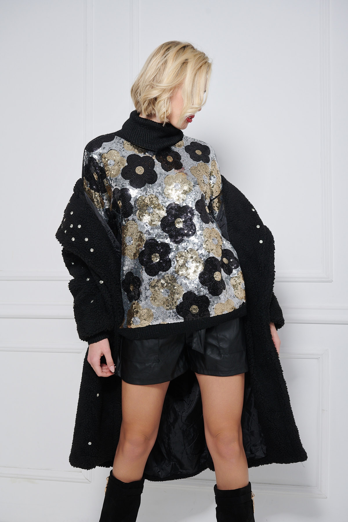 Sequin Flower Designed Turtleneck Sweater