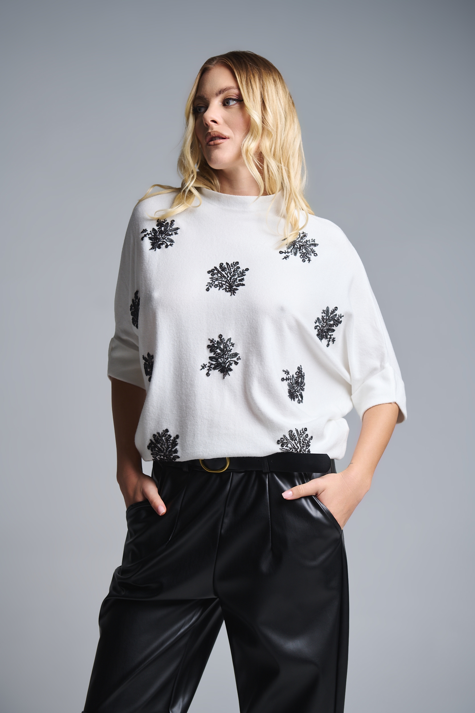 Μπλούζα Νυχτερίδα Με Χάντρες Λουλούδια