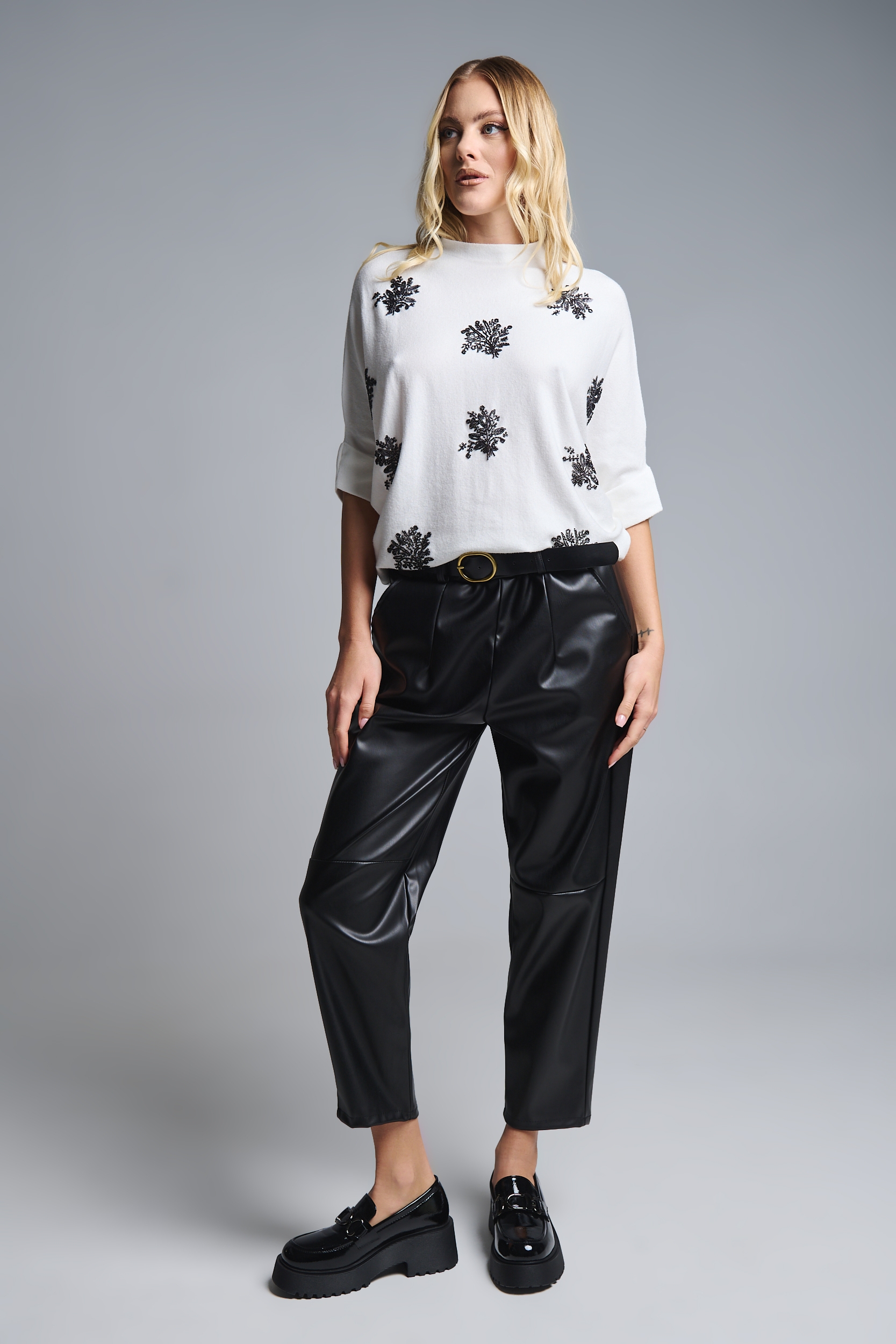 Μπλούζα Νυχτερίδα Με Χάντρες Λουλούδια